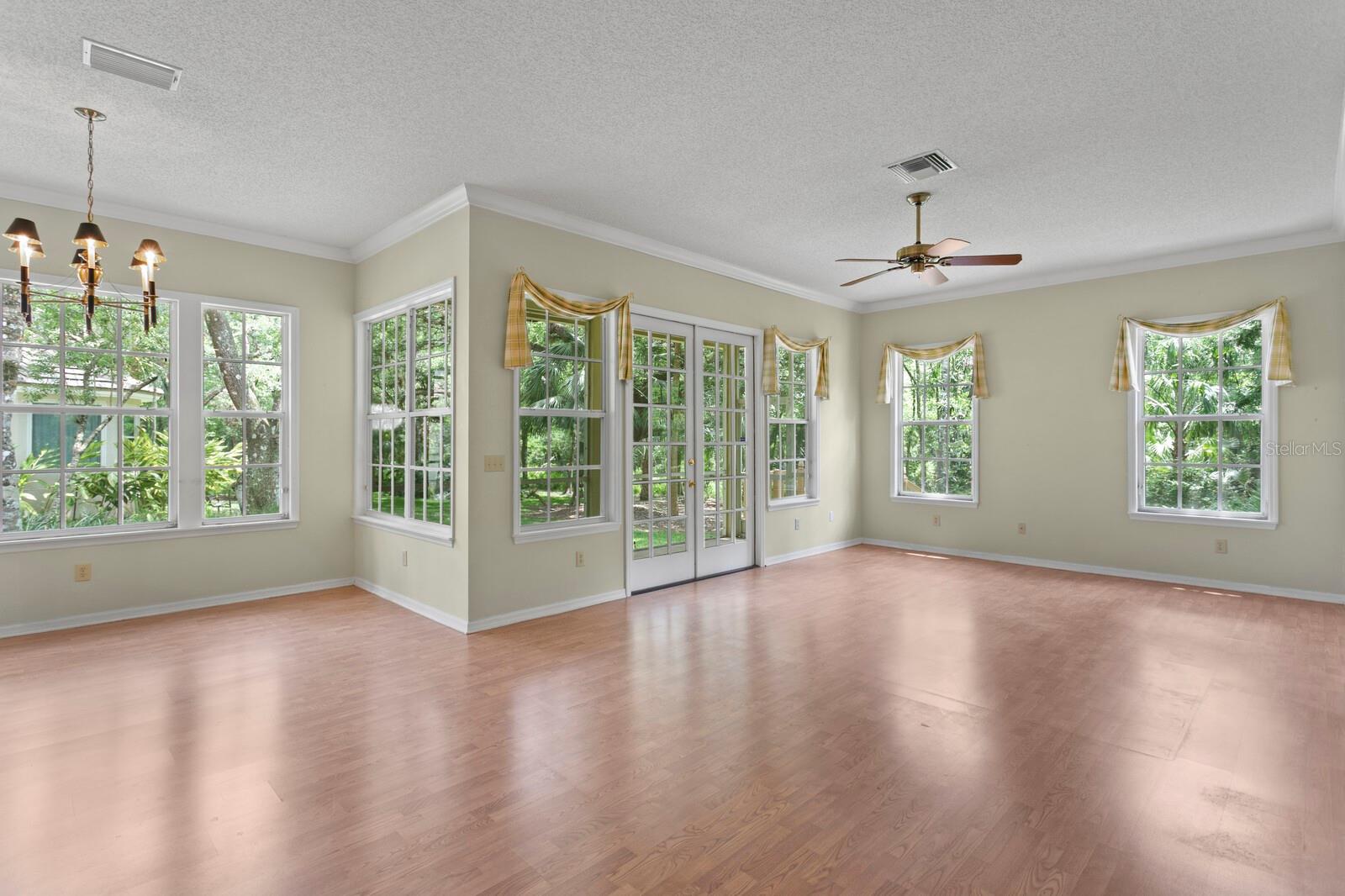Image 7 of 43 For 15314 Sherwood Forest Drive