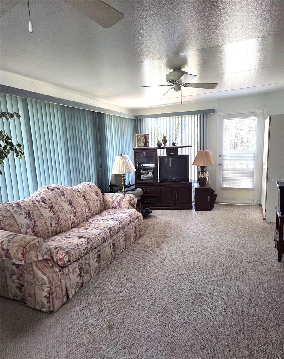 Listing photo id 10 for 10918 Freemont Drive