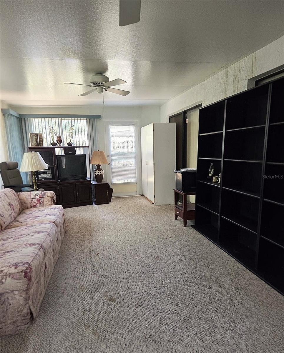 Listing photo id 11 for 10918 Freemont Drive