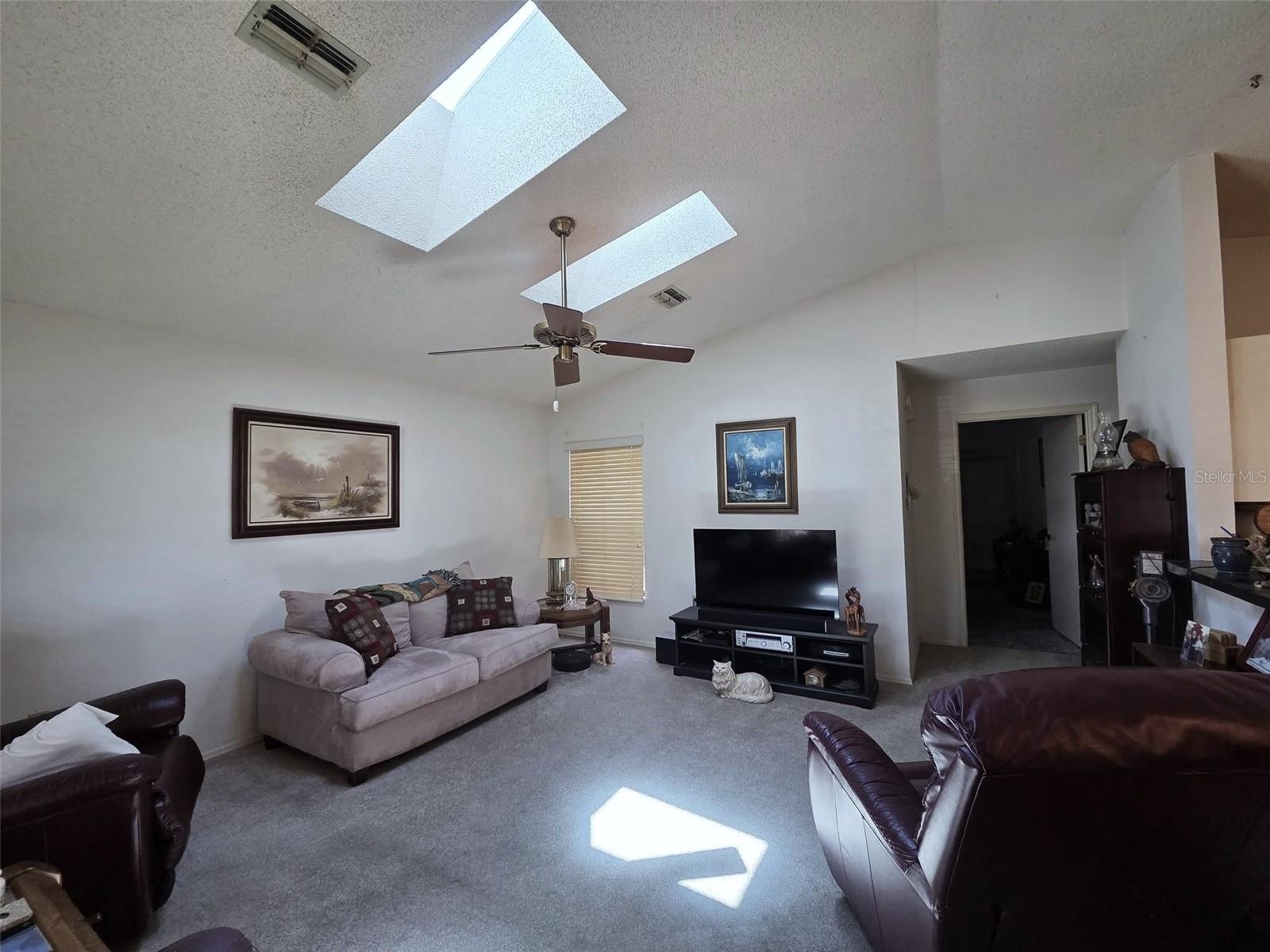 Listing photo id 1 for 10918 Freemont Drive