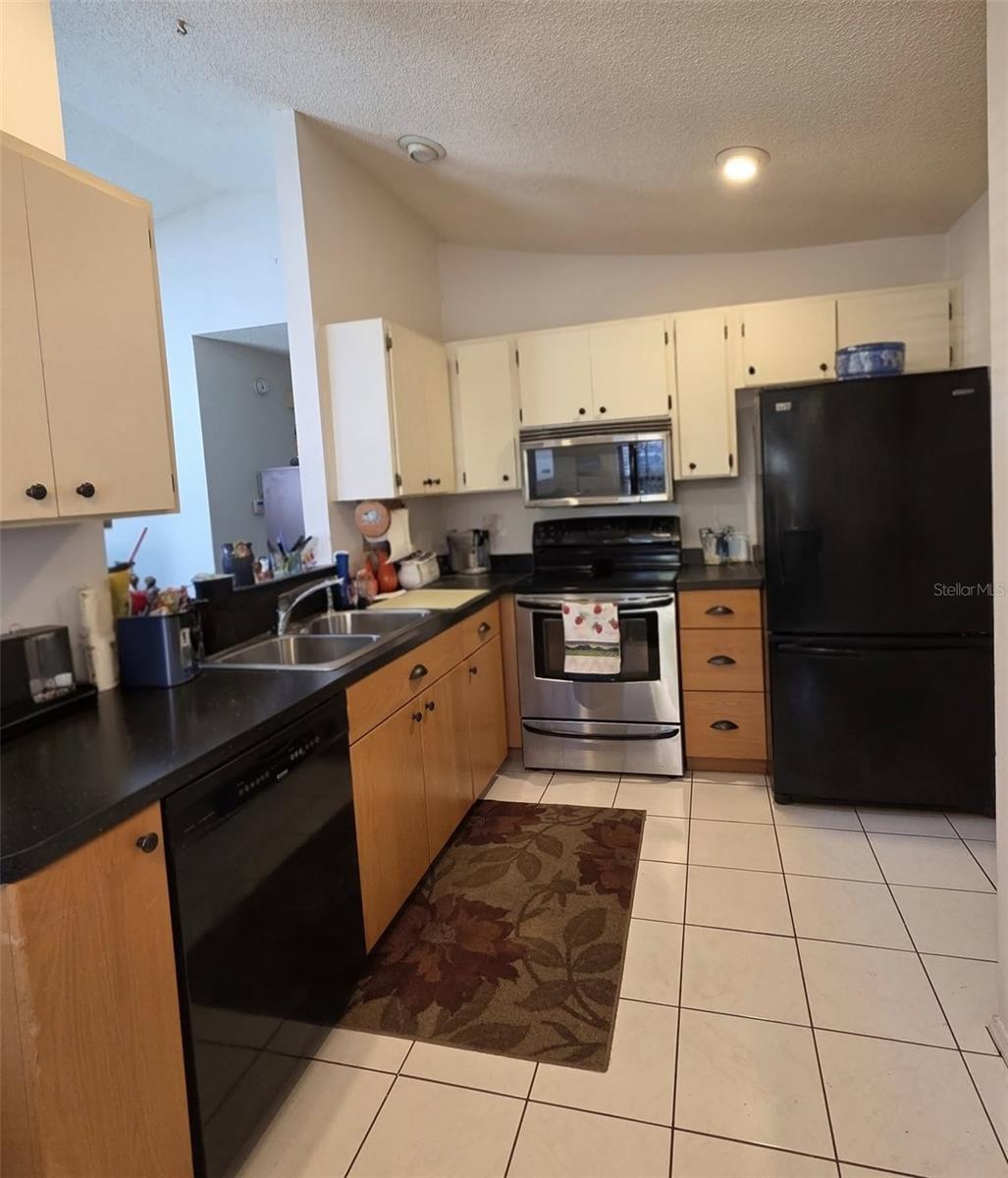 Listing photo id 2 for 10918 Freemont Drive