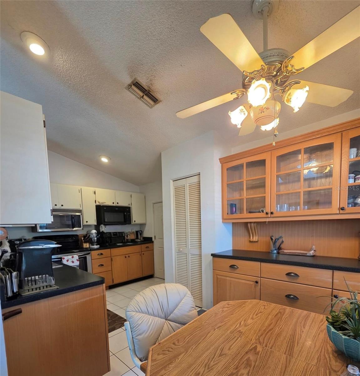 Listing photo id 3 for 10918 Freemont Drive
