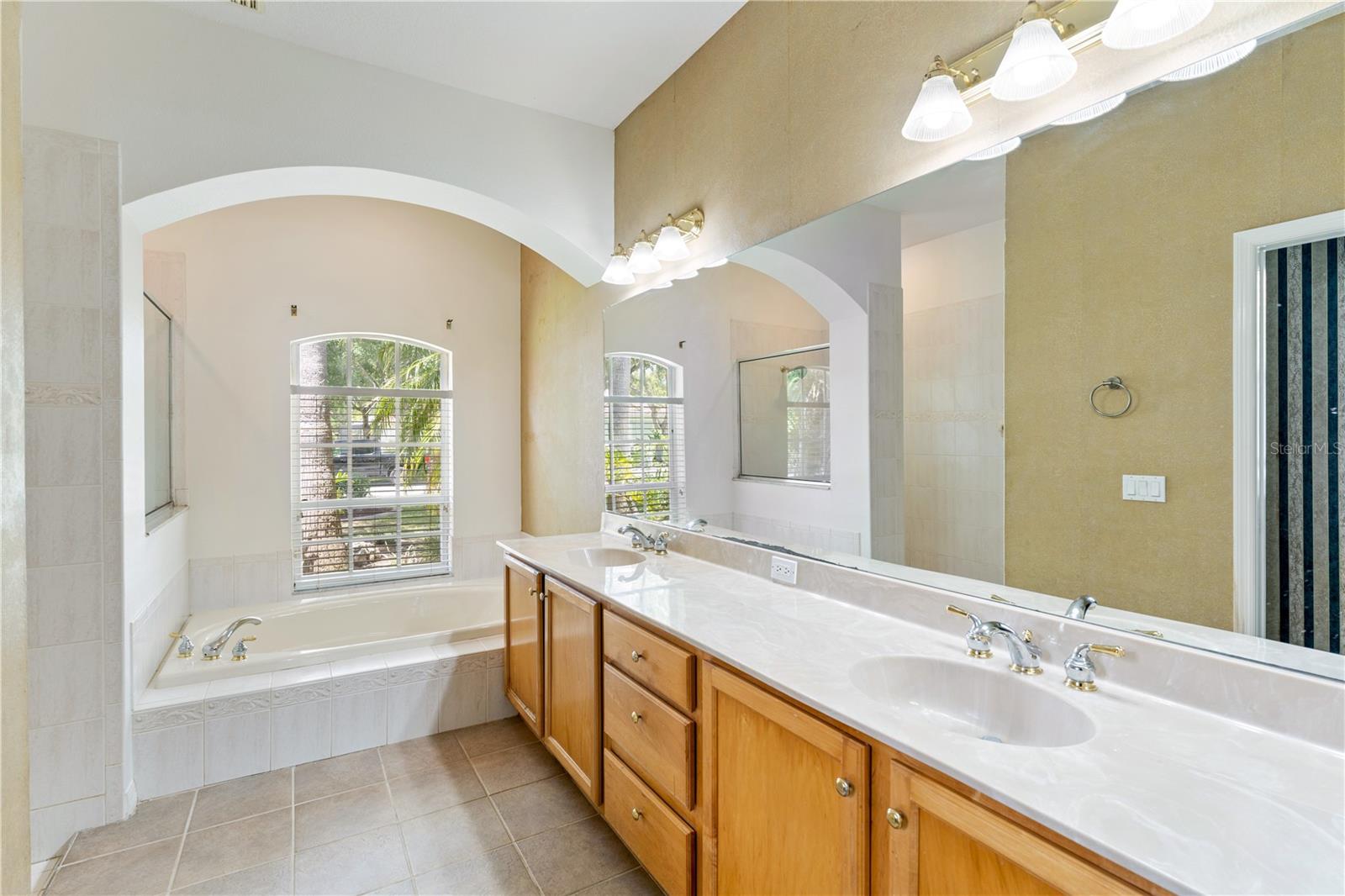 Image 40 of 94 For 17812 Arbor Greene Drive