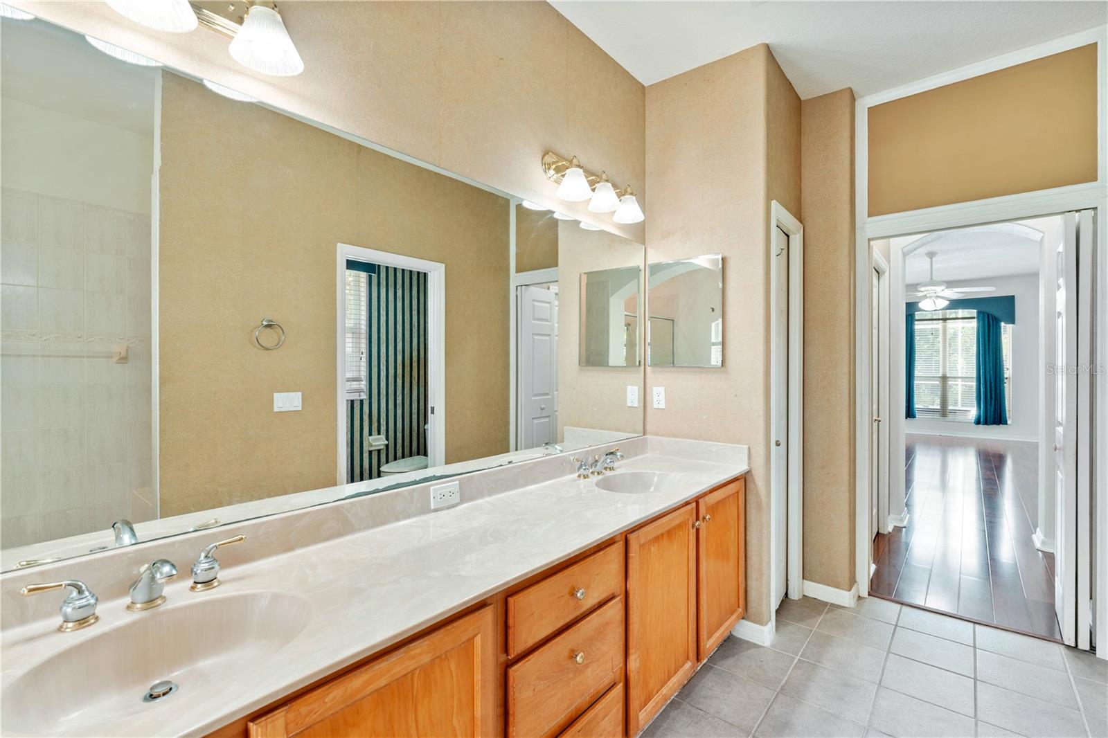 Image 41 of 94 For 17812 Arbor Greene Drive
