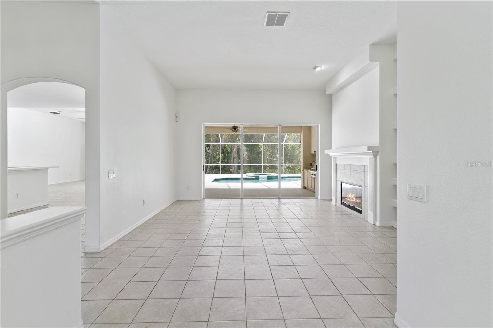 Image 9 of 94 For 17812 Arbor Greene Drive