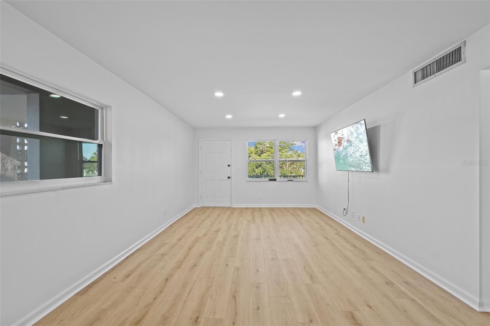Image 5 of 23 For 1225 58th Street N 204a