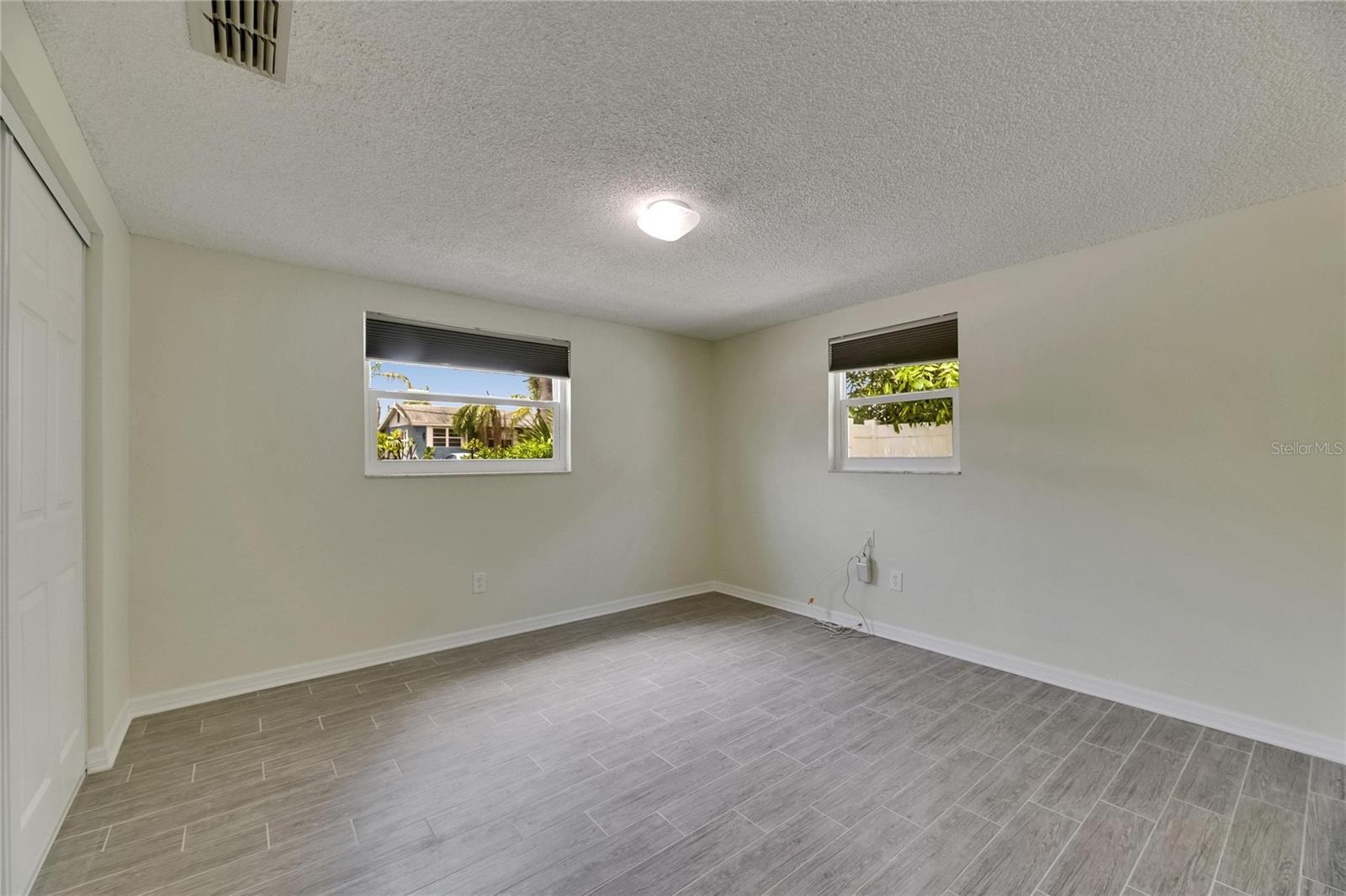 Image 18 of 83 For 832 Seabreeze Drive