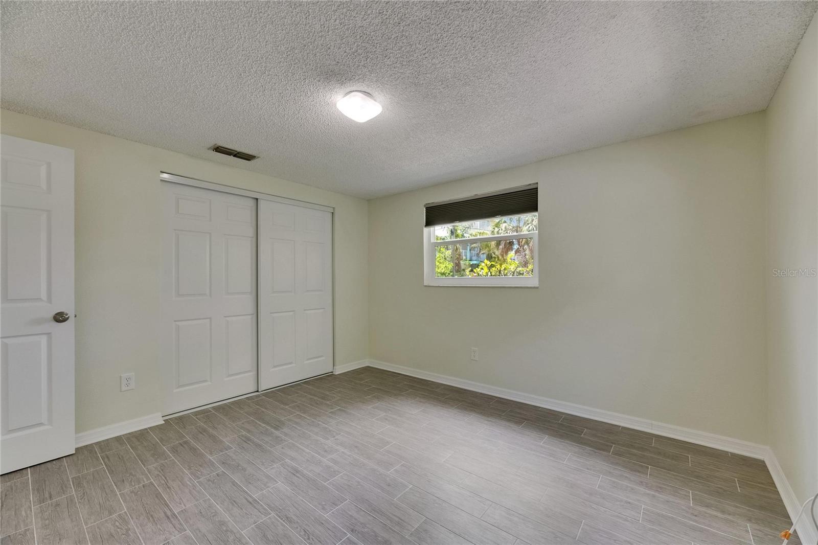 Image 19 of 83 For 832 Seabreeze Drive