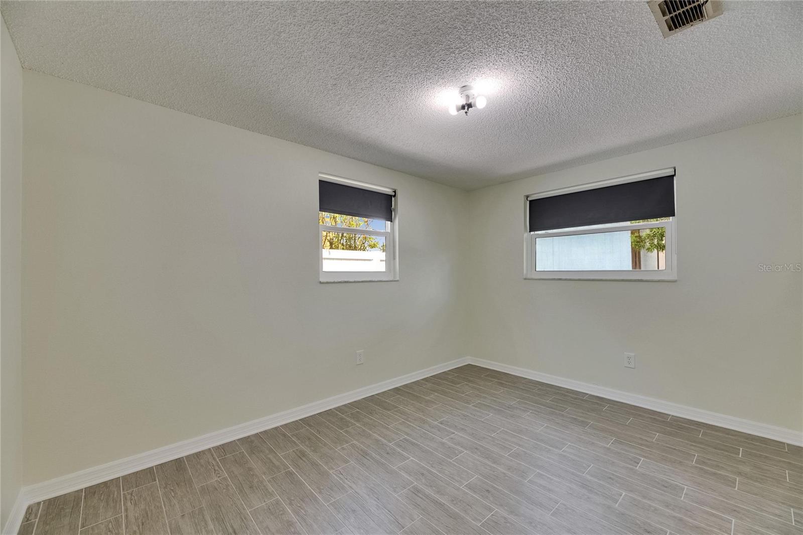 Image 21 of 83 For 832 Seabreeze Drive