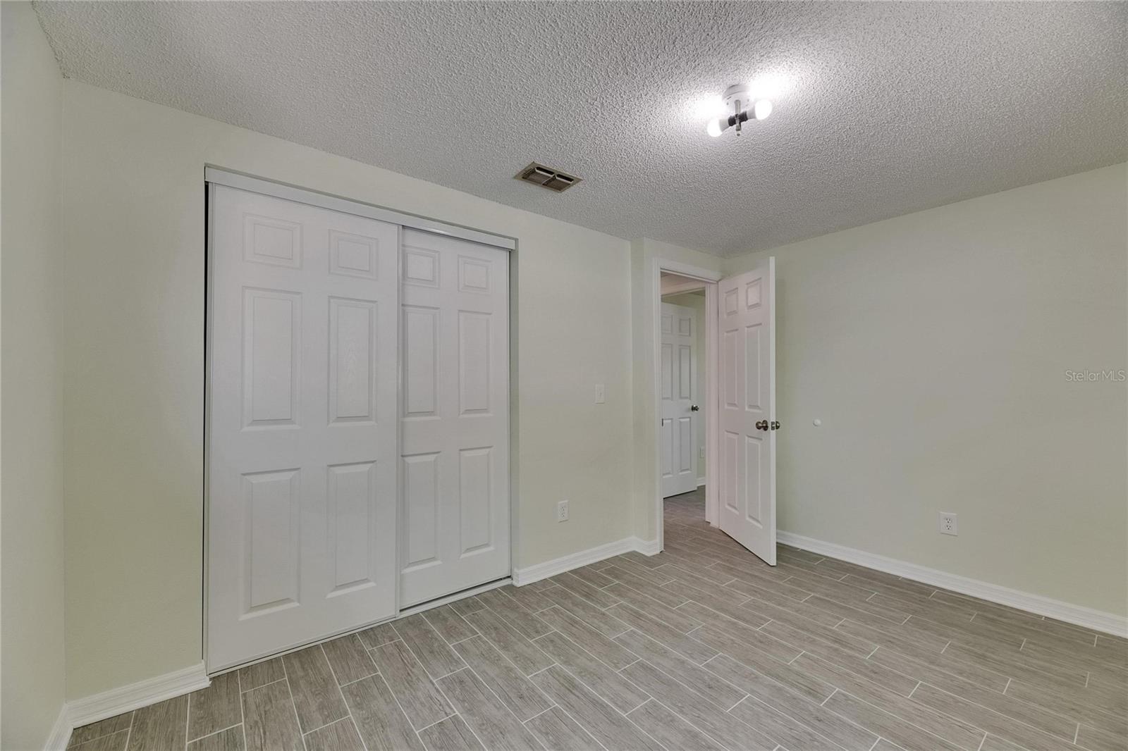 Image 23 of 83 For 832 Seabreeze Drive