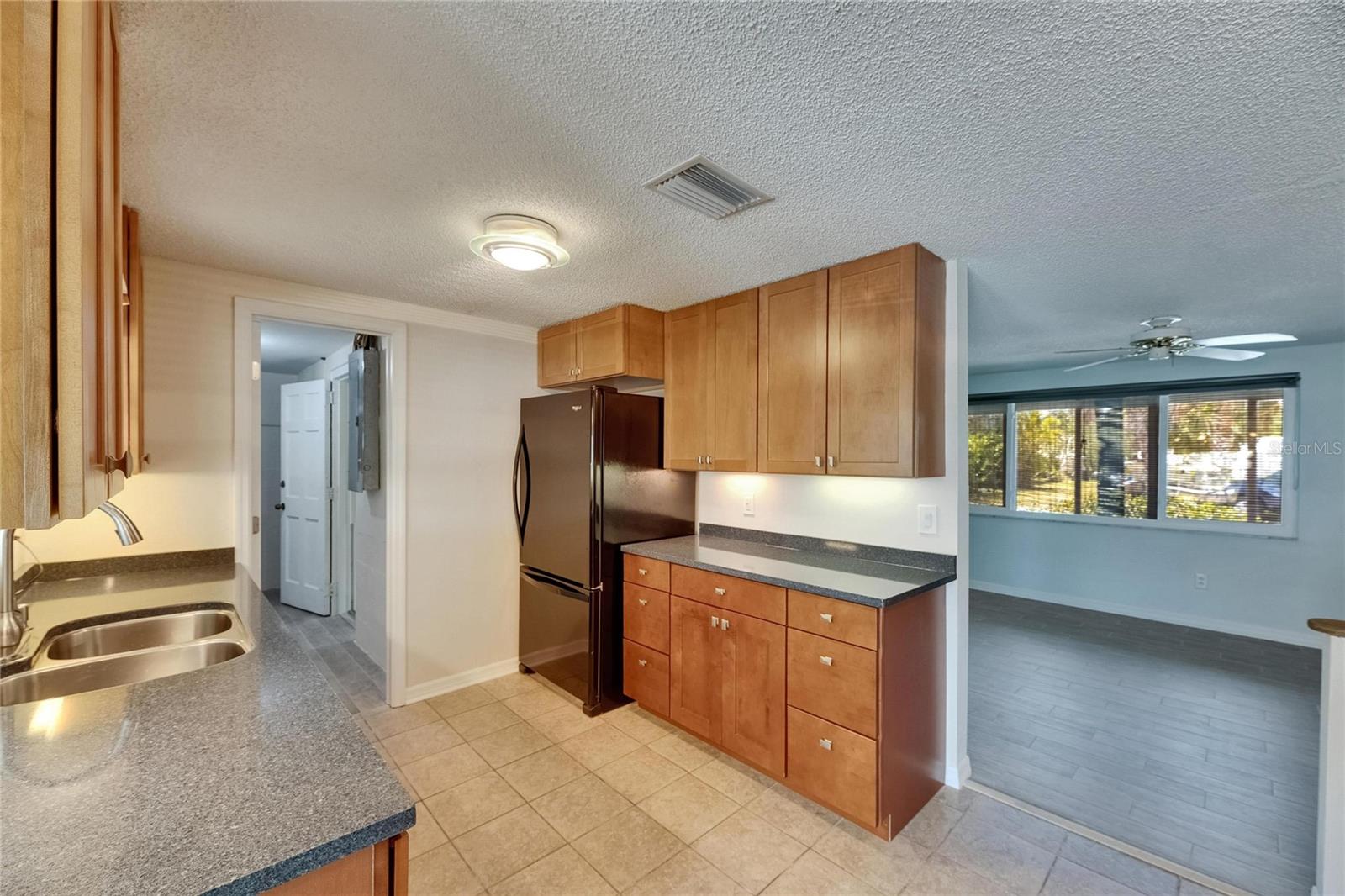 Image 28 of 83 For 832 Seabreeze Drive