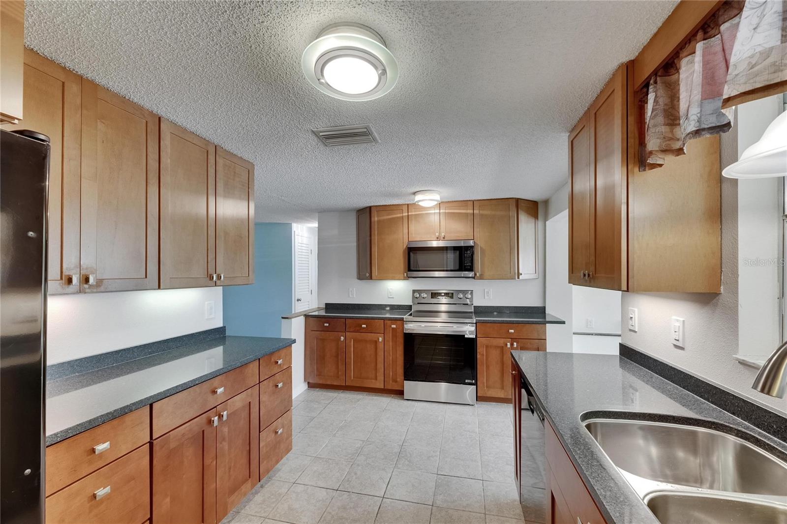 Image 30 of 83 For 832 Seabreeze Drive