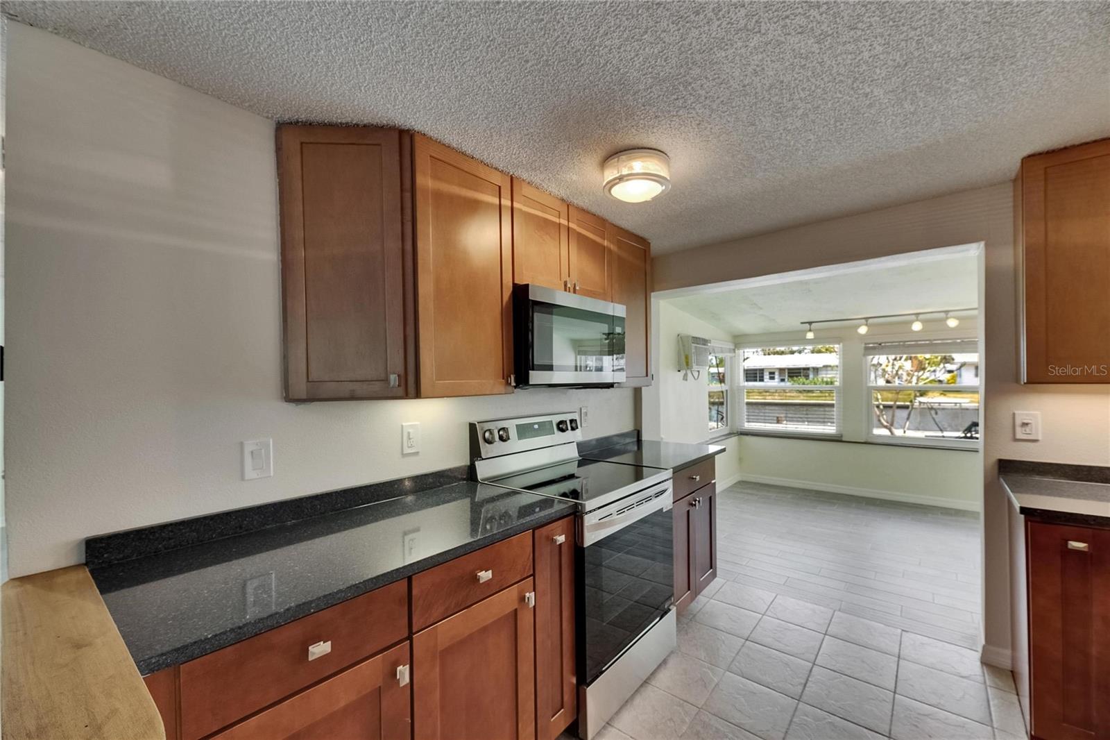 Image 32 of 83 For 832 Seabreeze Drive