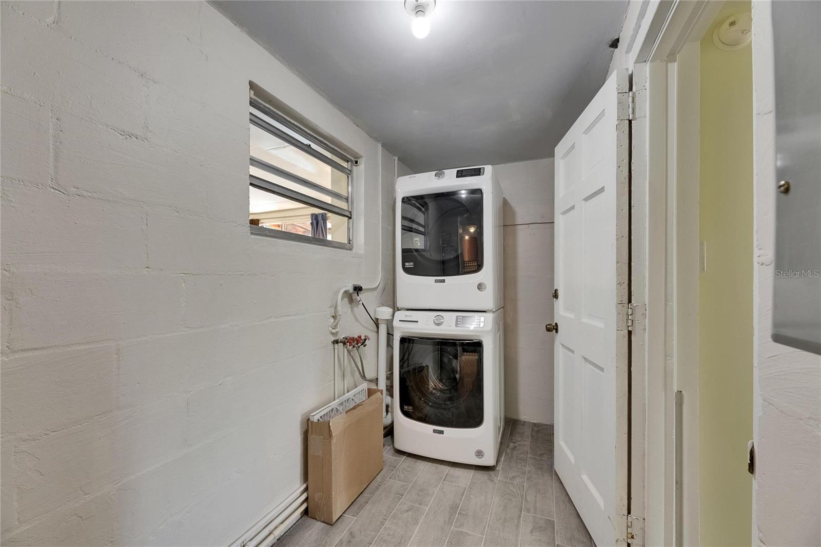 Image 33 of 83 For 832 Seabreeze Drive