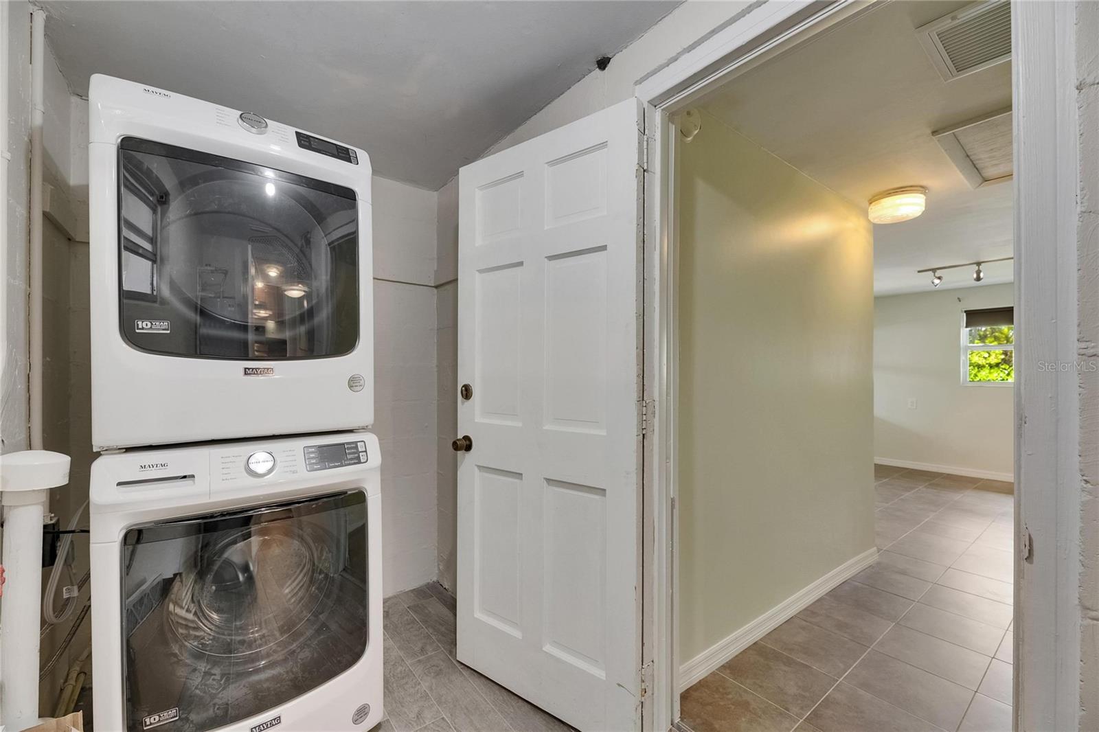 Image 34 of 83 For 832 Seabreeze Drive