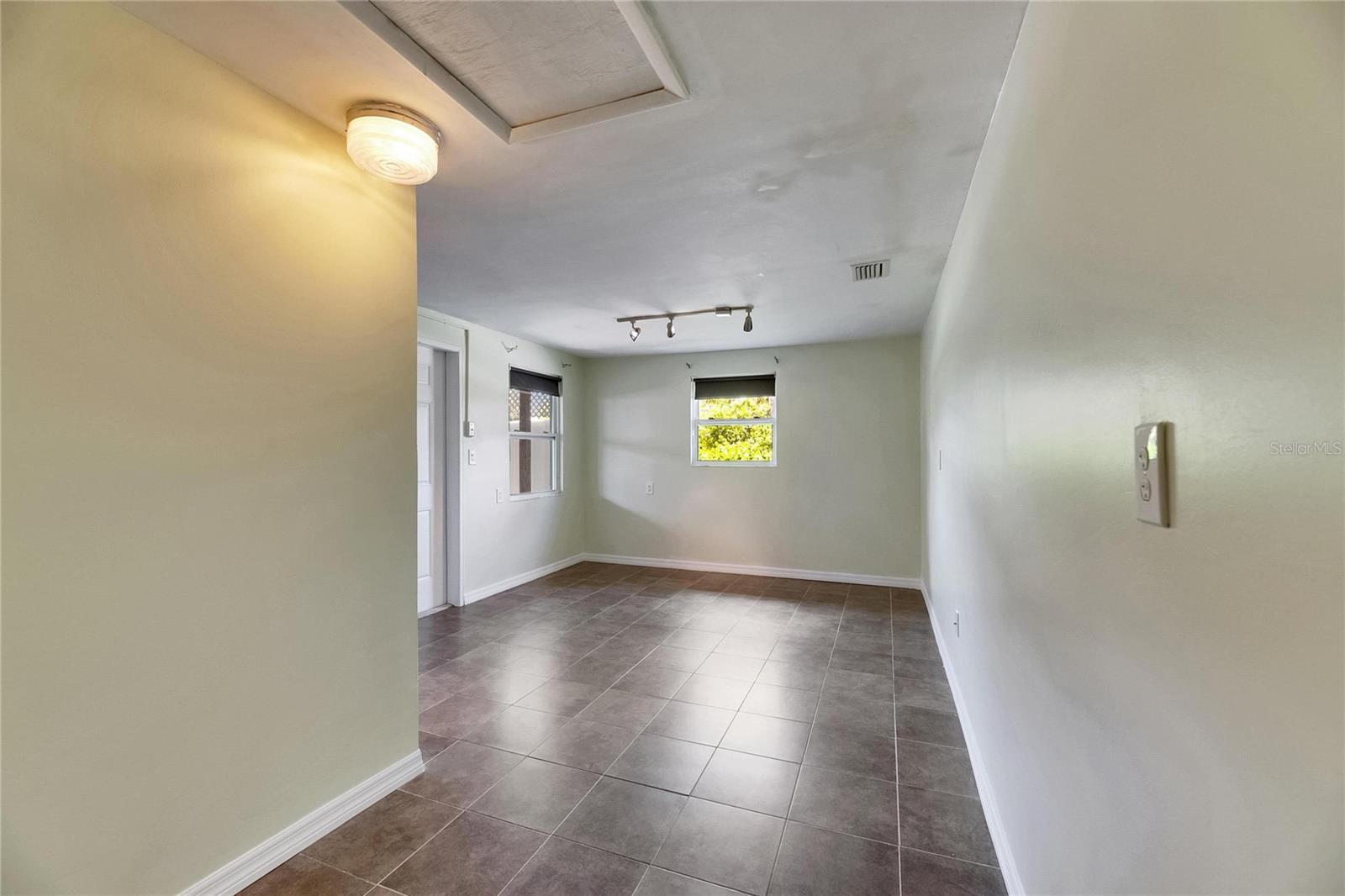Image 35 of 83 For 832 Seabreeze Drive