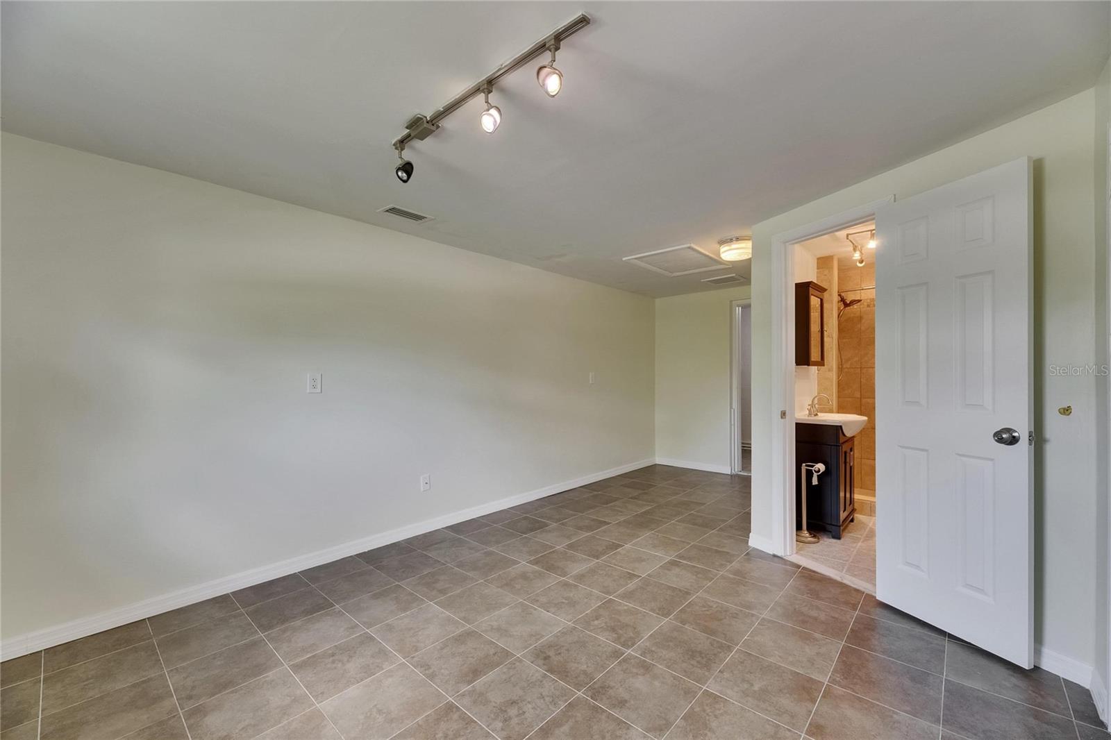 Image 37 of 83 For 832 Seabreeze Drive