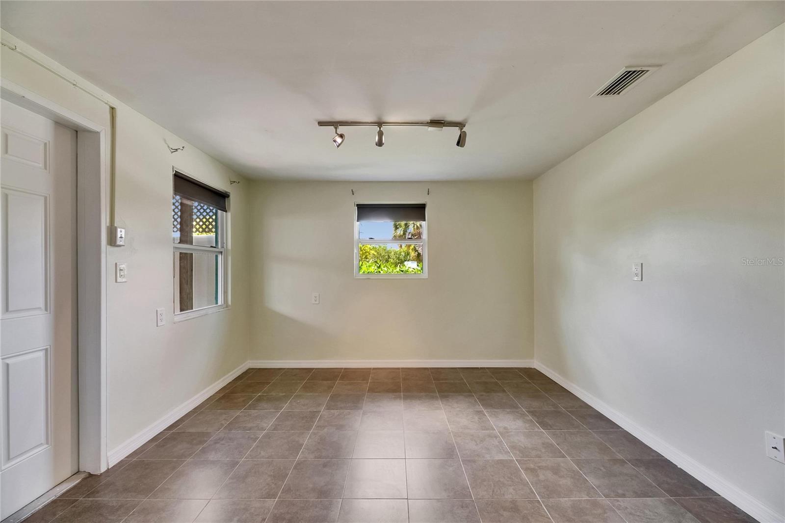Image 39 of 83 For 832 Seabreeze Drive
