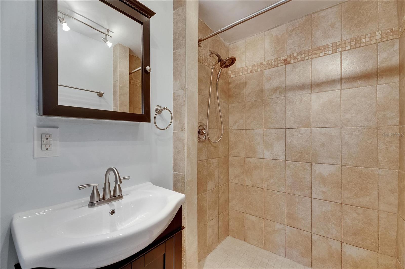 Image 41 of 83 For 832 Seabreeze Drive