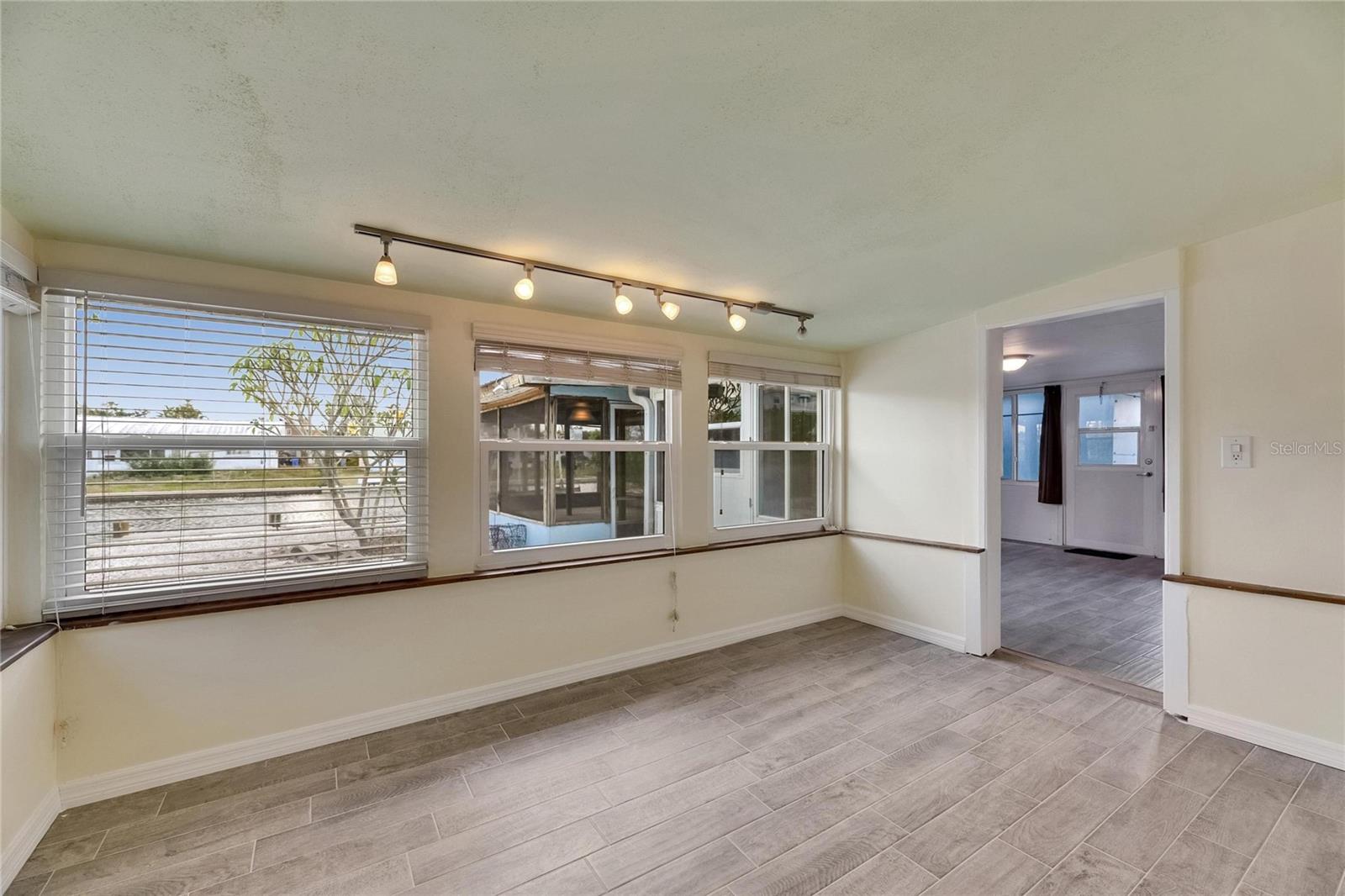 Image 42 of 83 For 832 Seabreeze Drive