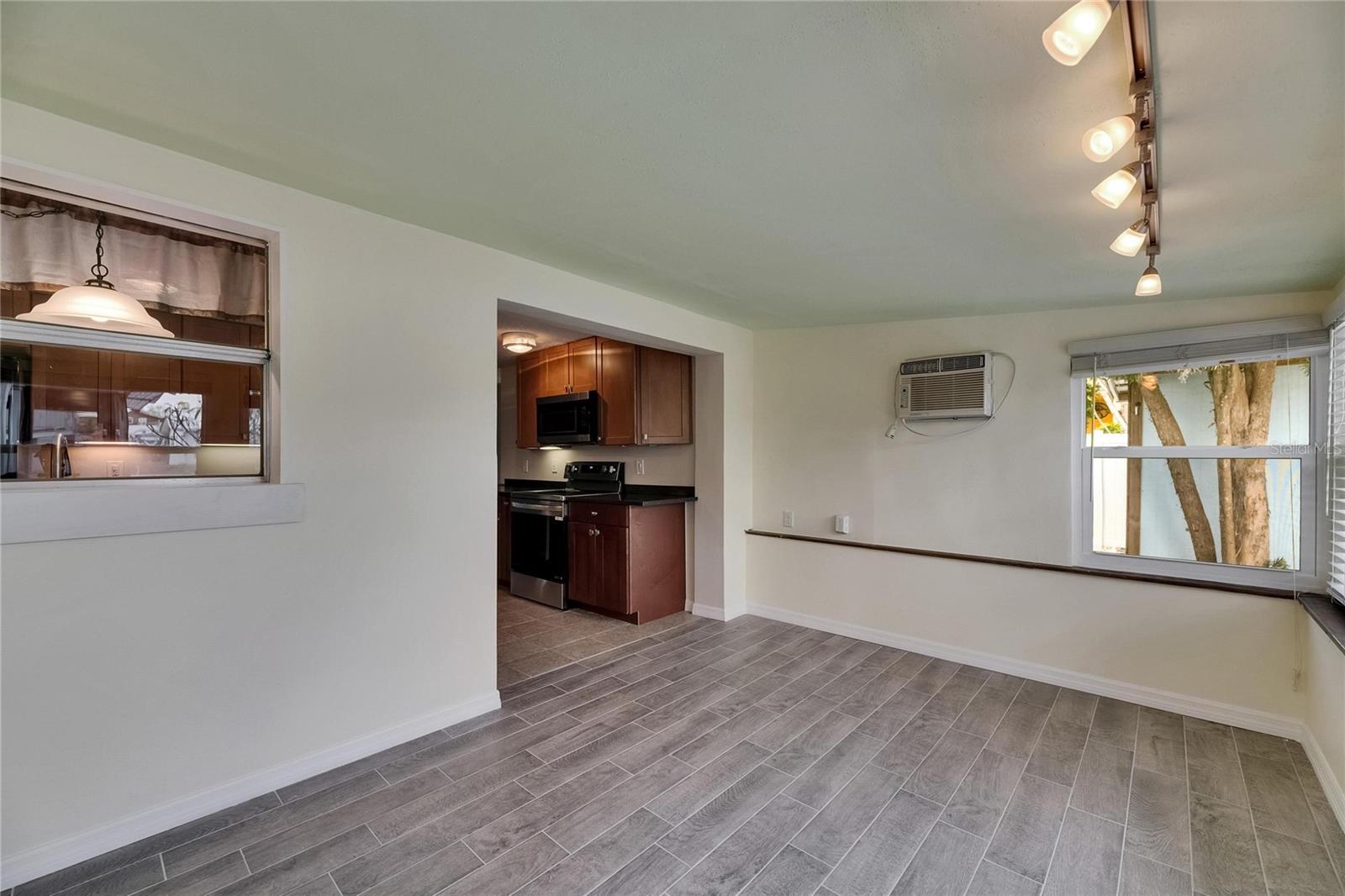 Image 45 of 83 For 832 Seabreeze Drive