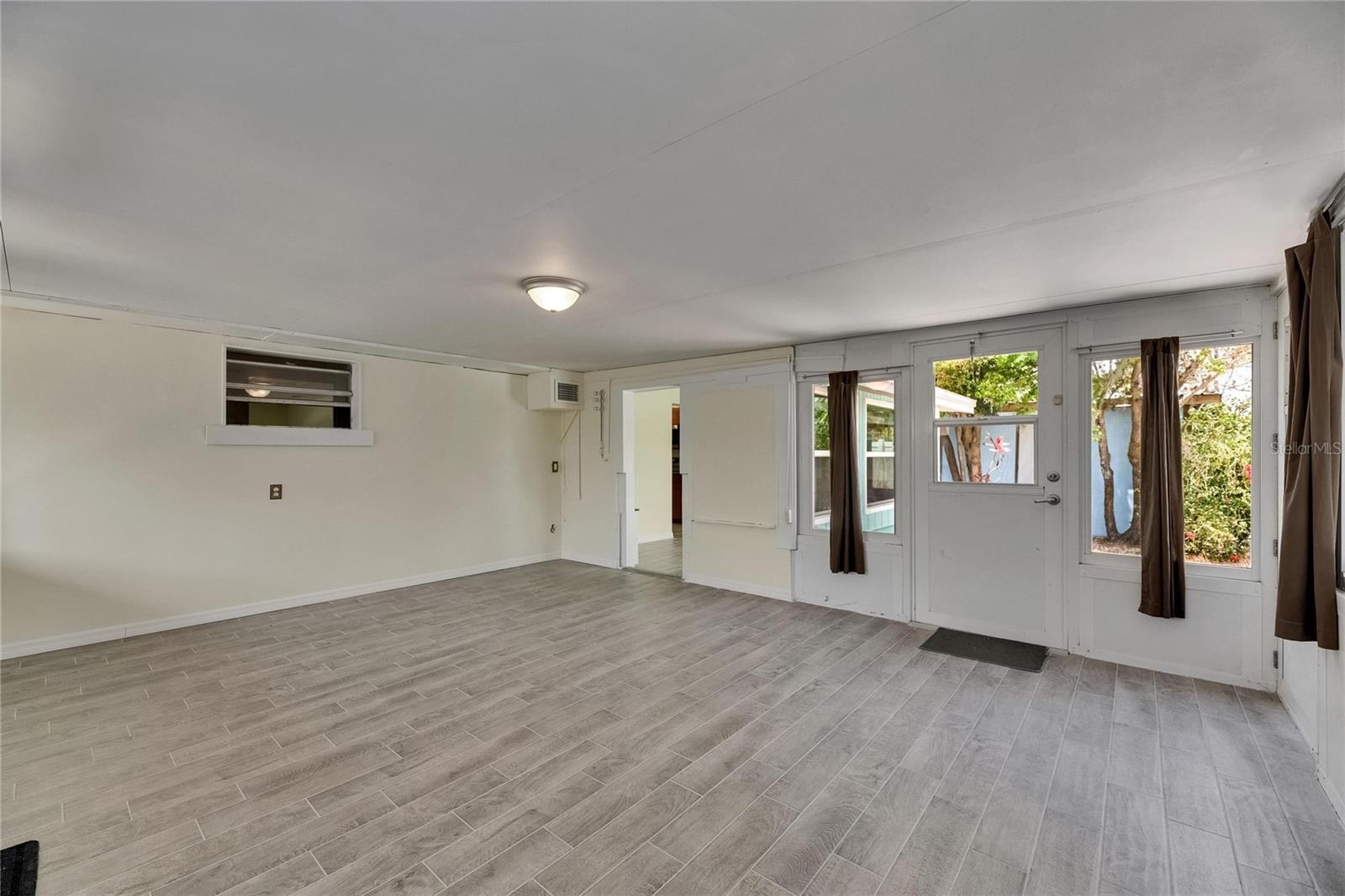 Image 49 of 83 For 832 Seabreeze Drive
