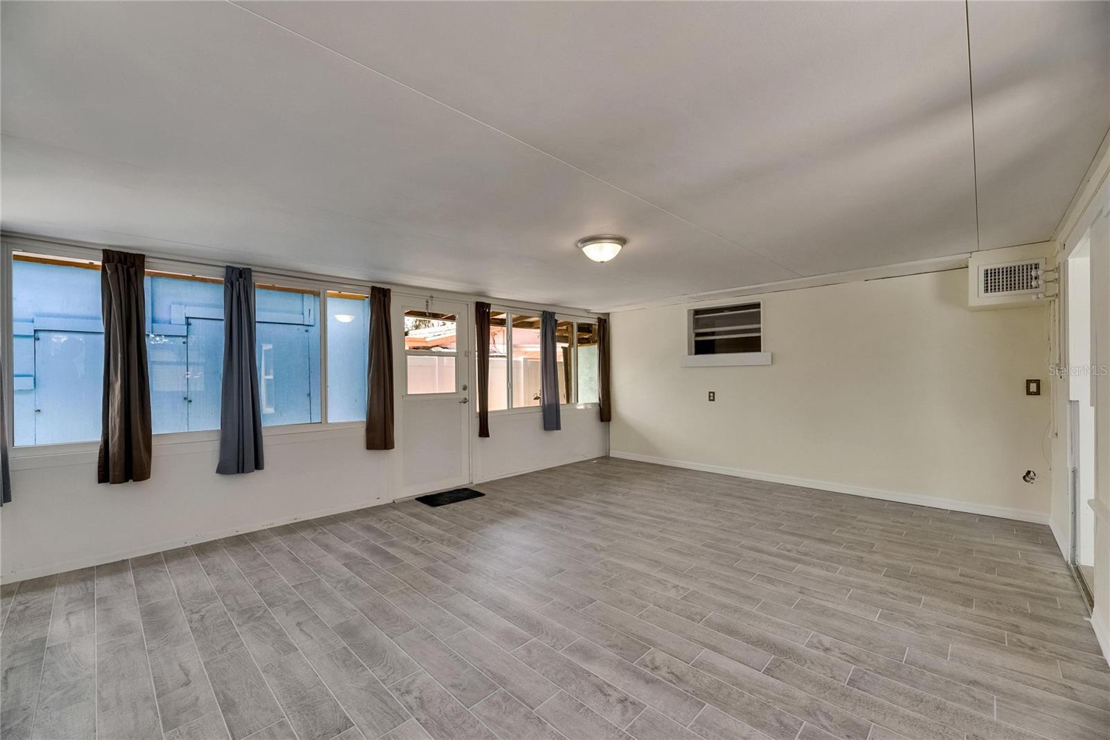 Image 50 of 83 For 832 Seabreeze Drive