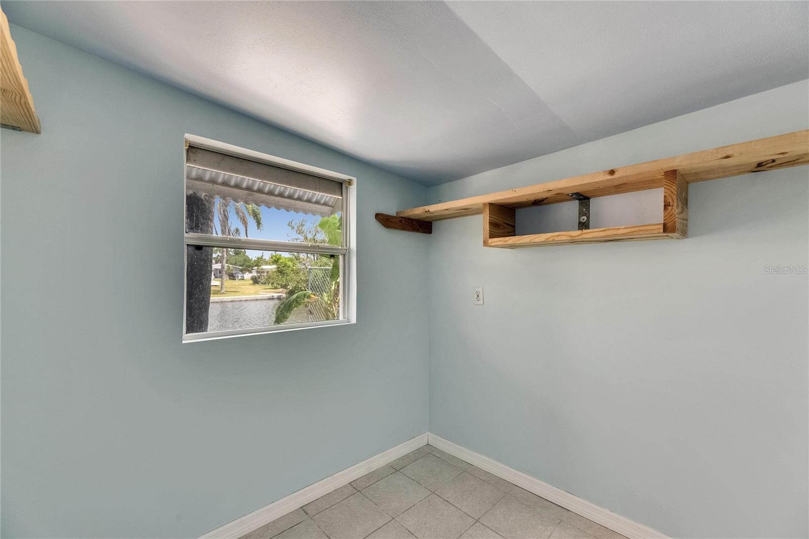 Image 52 of 83 For 832 Seabreeze Drive
