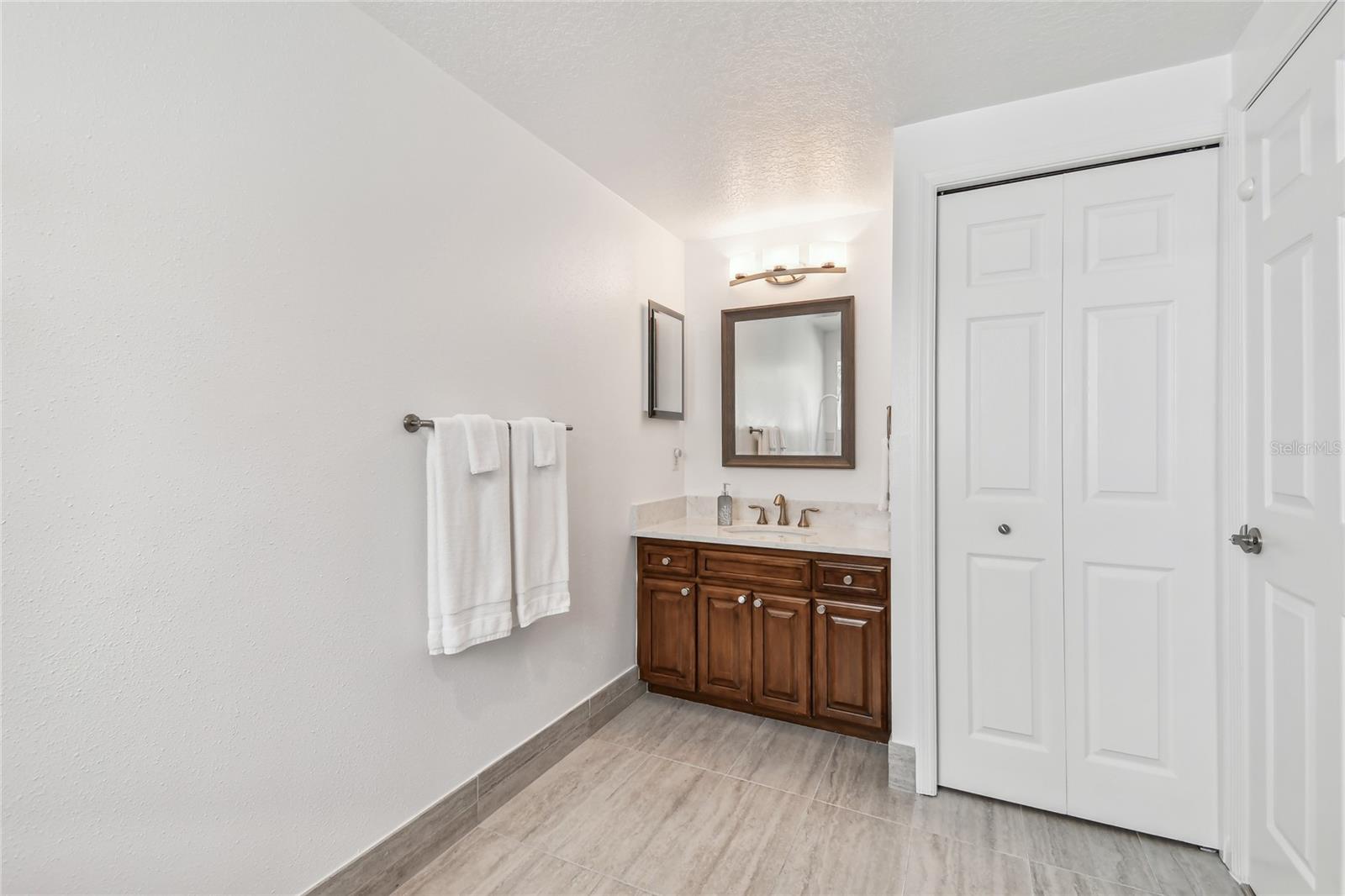 Image 40 of 79 For 2233 Donato Drive