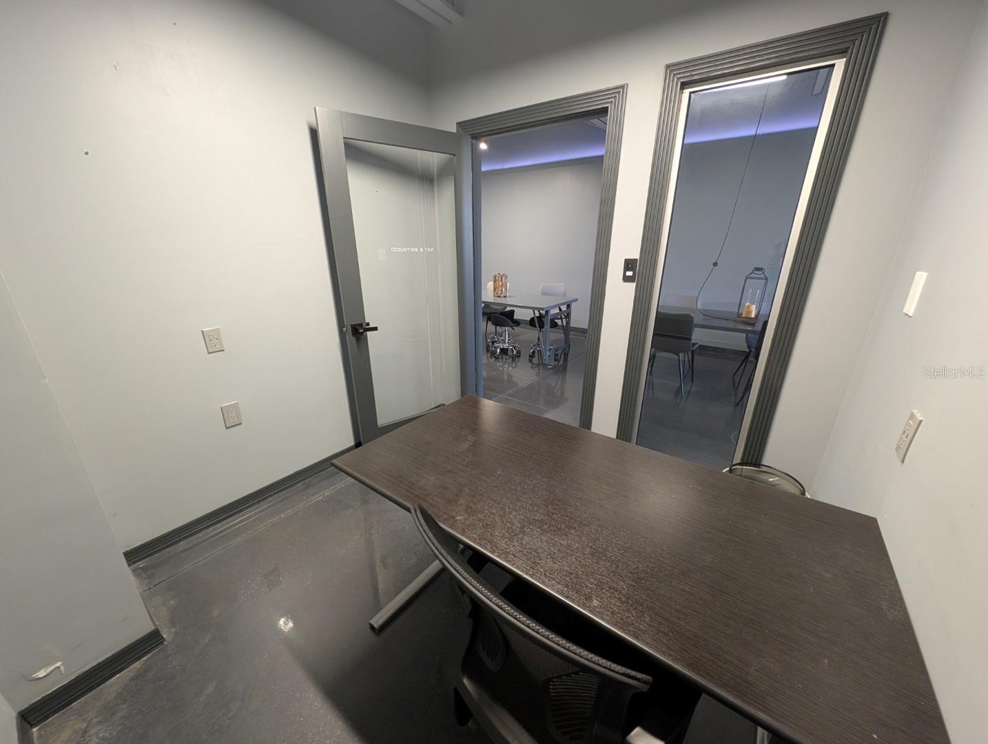 Listing photo id 10 for 6013 Wesley Grove Boulevard 206