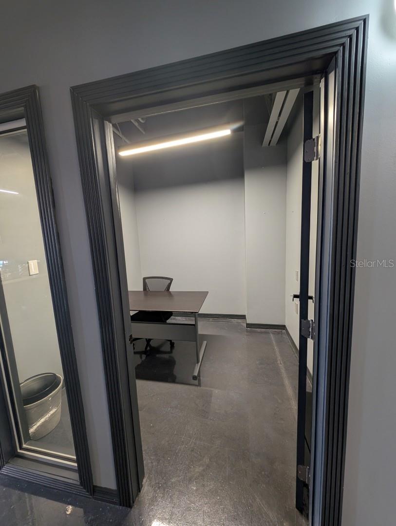 Listing photo id 7 for 6013 Wesley Grove Boulevard 206