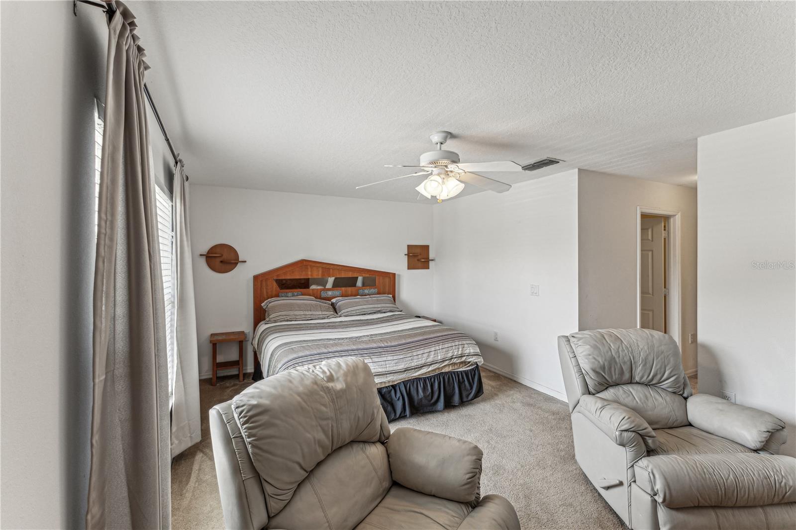 Image 22 of 41 For 8518 Broken Willow Court