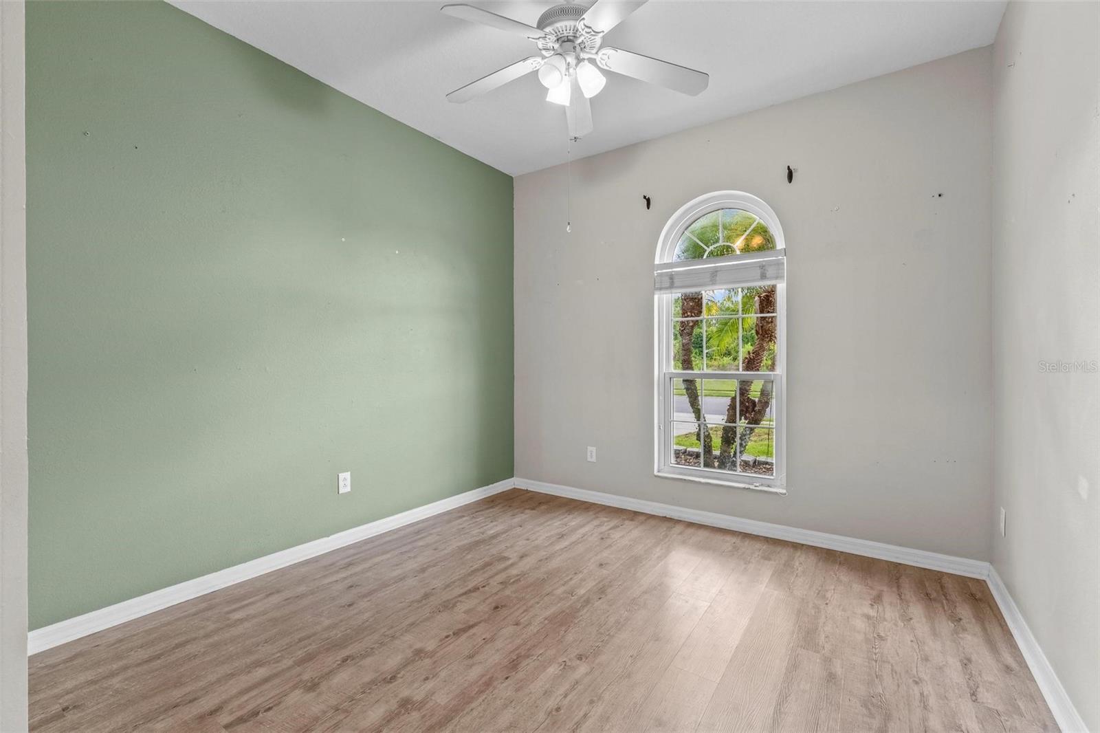 Image 23 of 34 For 23935 Coral Ridge Lane
