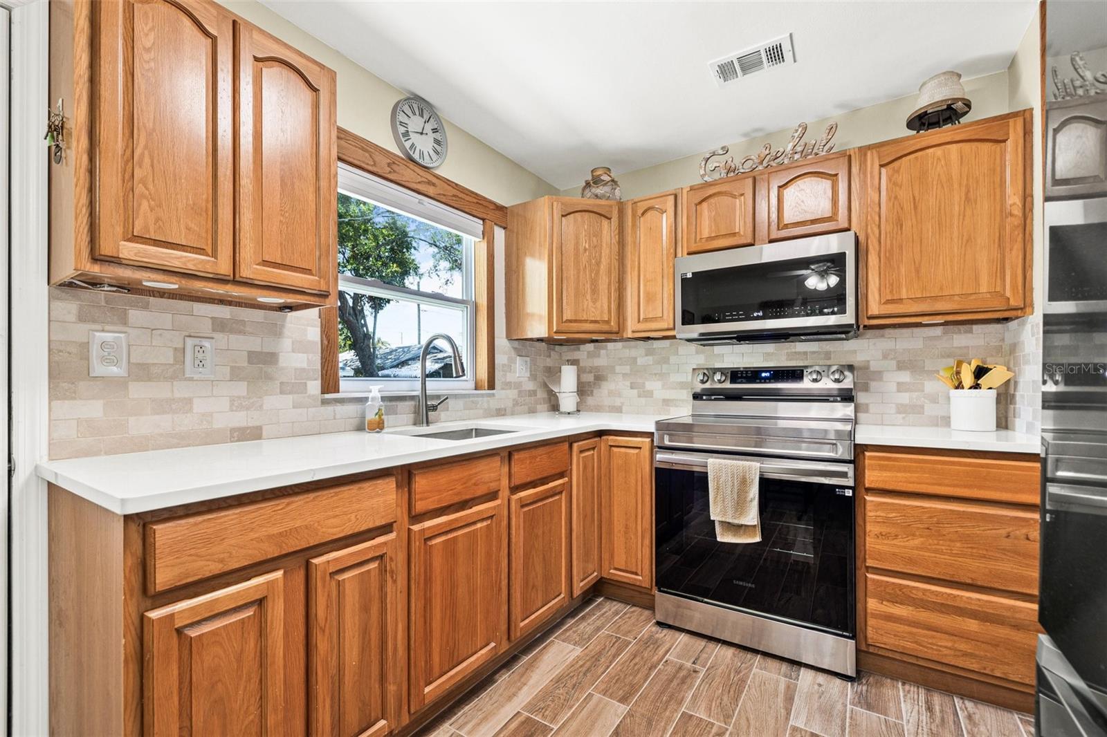 Image 11 of 30 For 2134 6th Avenue N