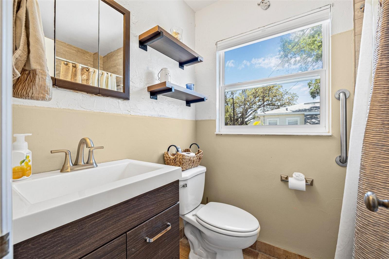 Image 16 of 30 For 2134 6th Avenue N