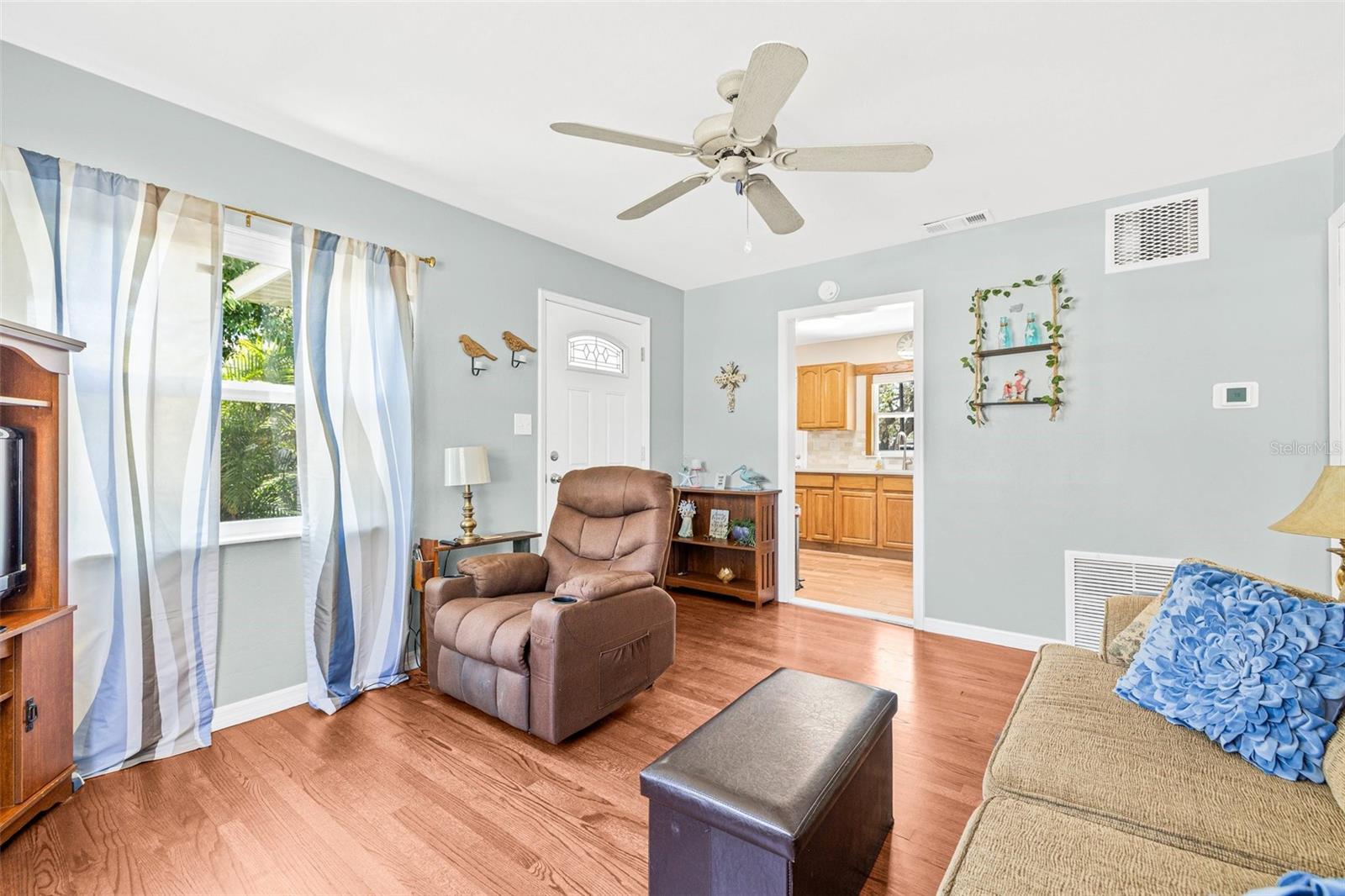 Image 6 of 30 For 2134 6th Avenue N