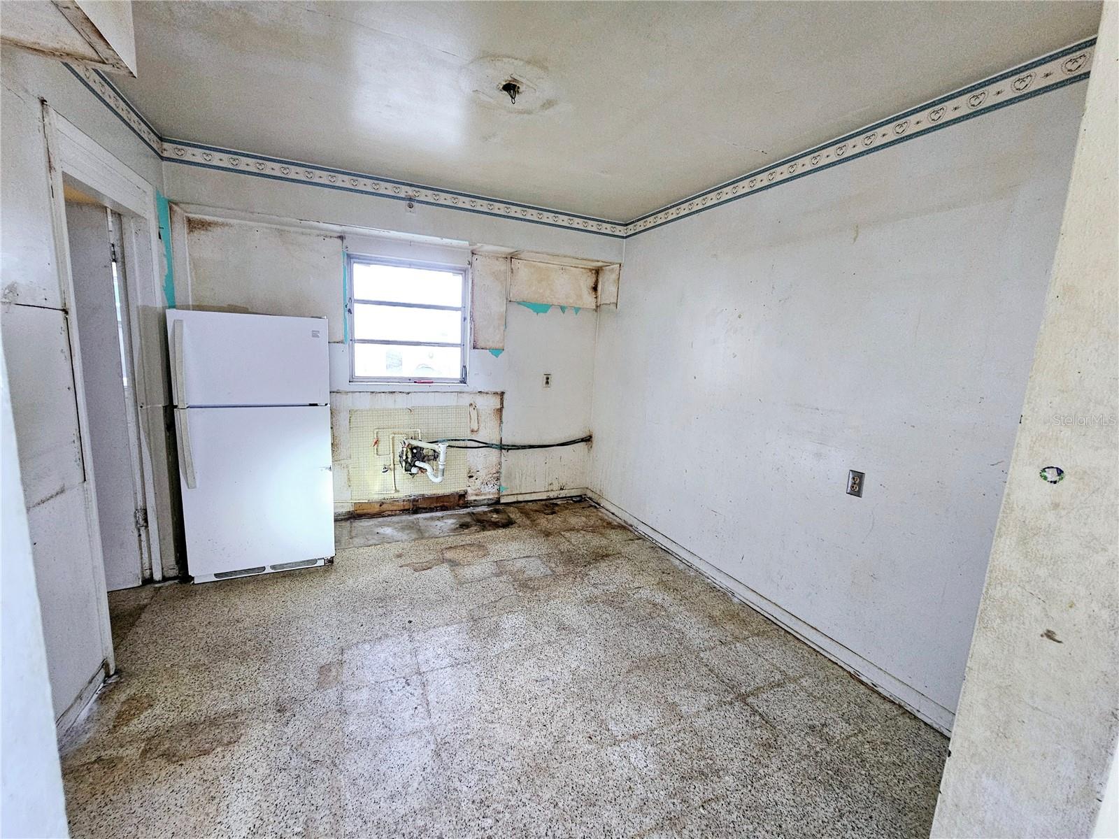 Image 4 of 28 For 79 Patricia Avenue