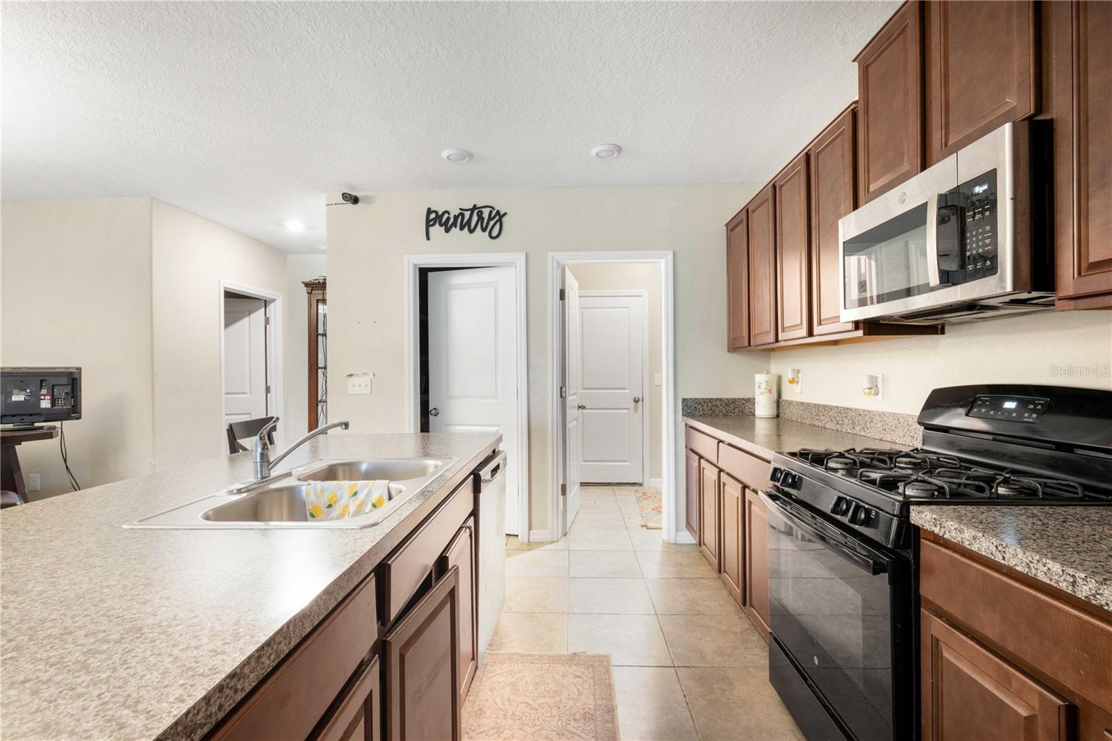 Image 7 of 33 For 9617 Channing Hill Dr Drive