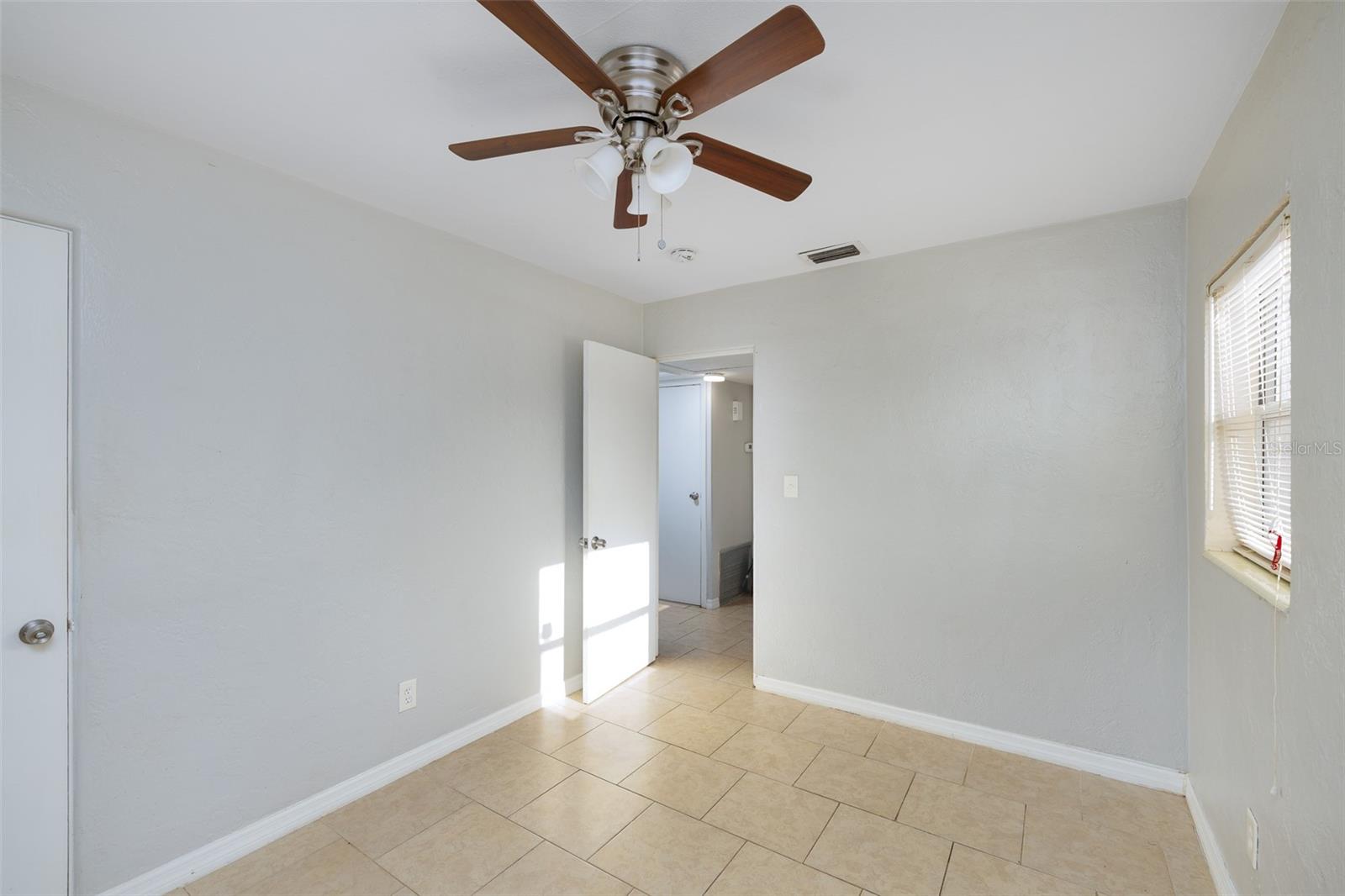 Image 14 of 18 For 2728 39th Avenue N