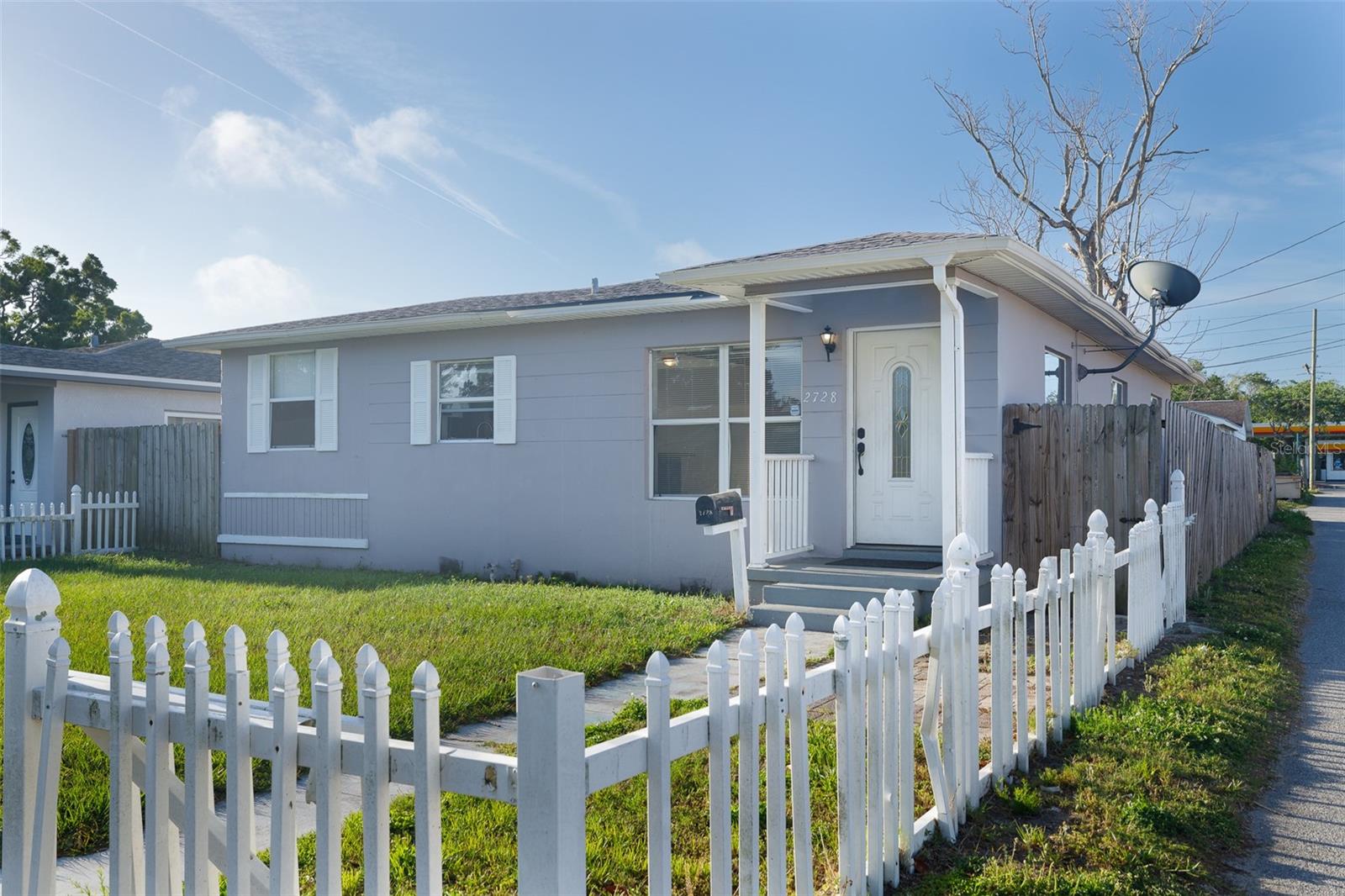 Image 2 of 18 For 2728 39th Avenue N