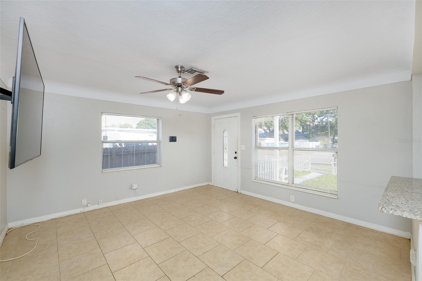 Image 6 of 18 For 2728 39th Avenue N