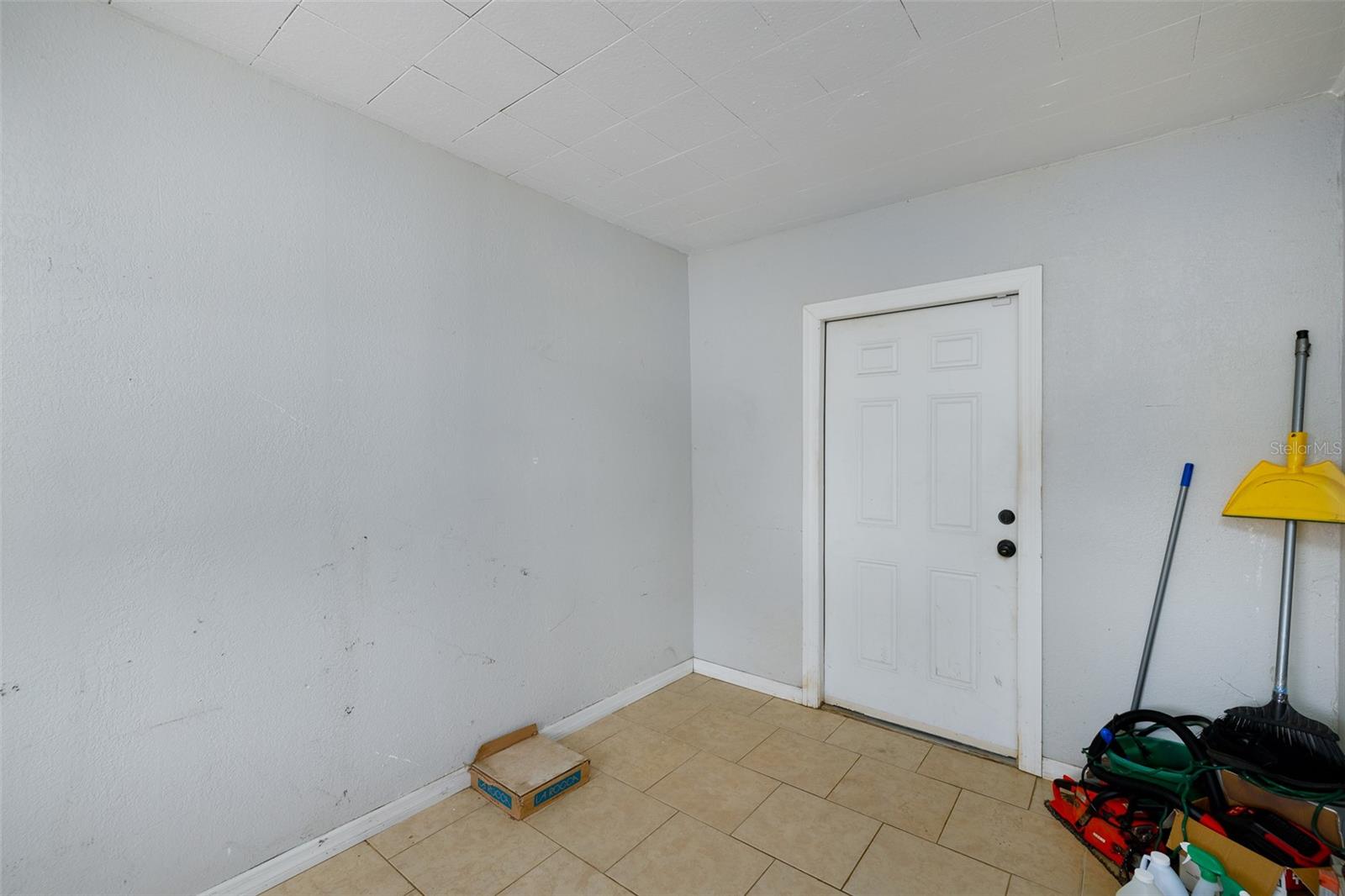 Image 9 of 18 For 2728 39th Avenue N