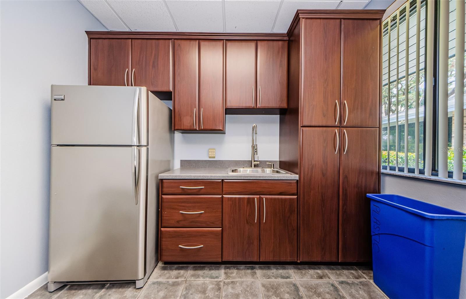 Image 17 of 26 For 701 Enterprise Road E 100