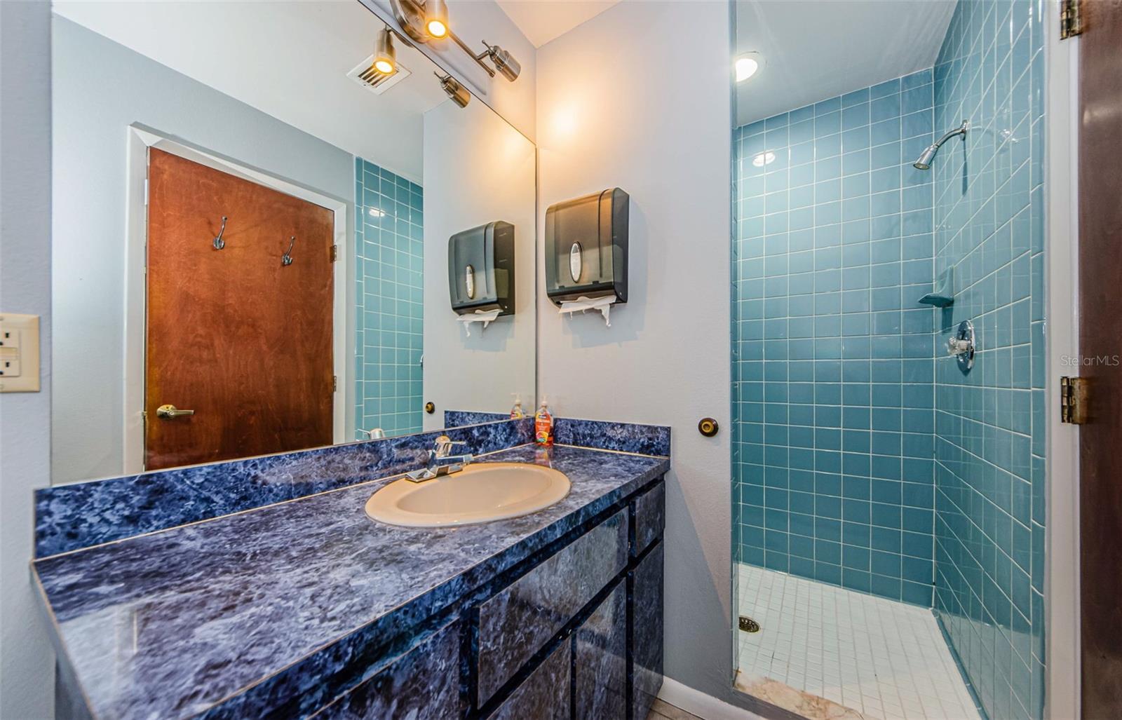 Image 18 of 26 For 701 Enterprise Road E 100