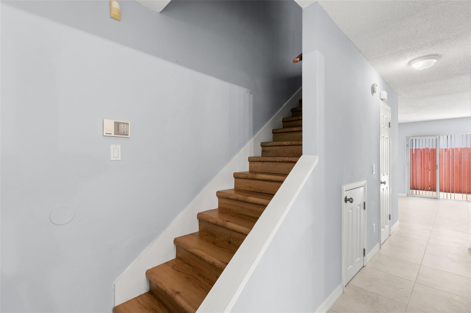 Image 5 of 12 For 408 Arrawana Avenue A5