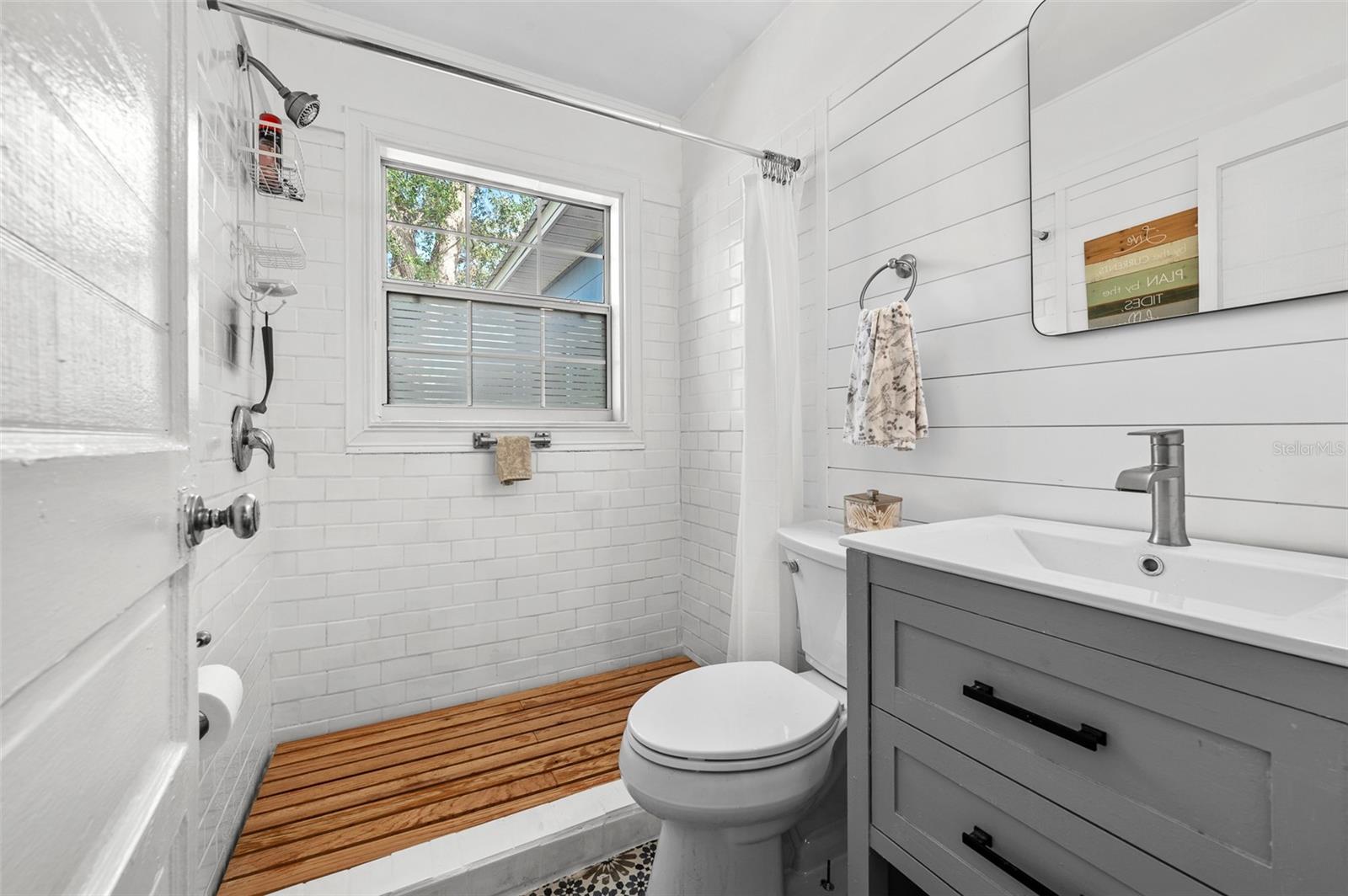 Image 18 of 29 For 4921 24th Avenue S