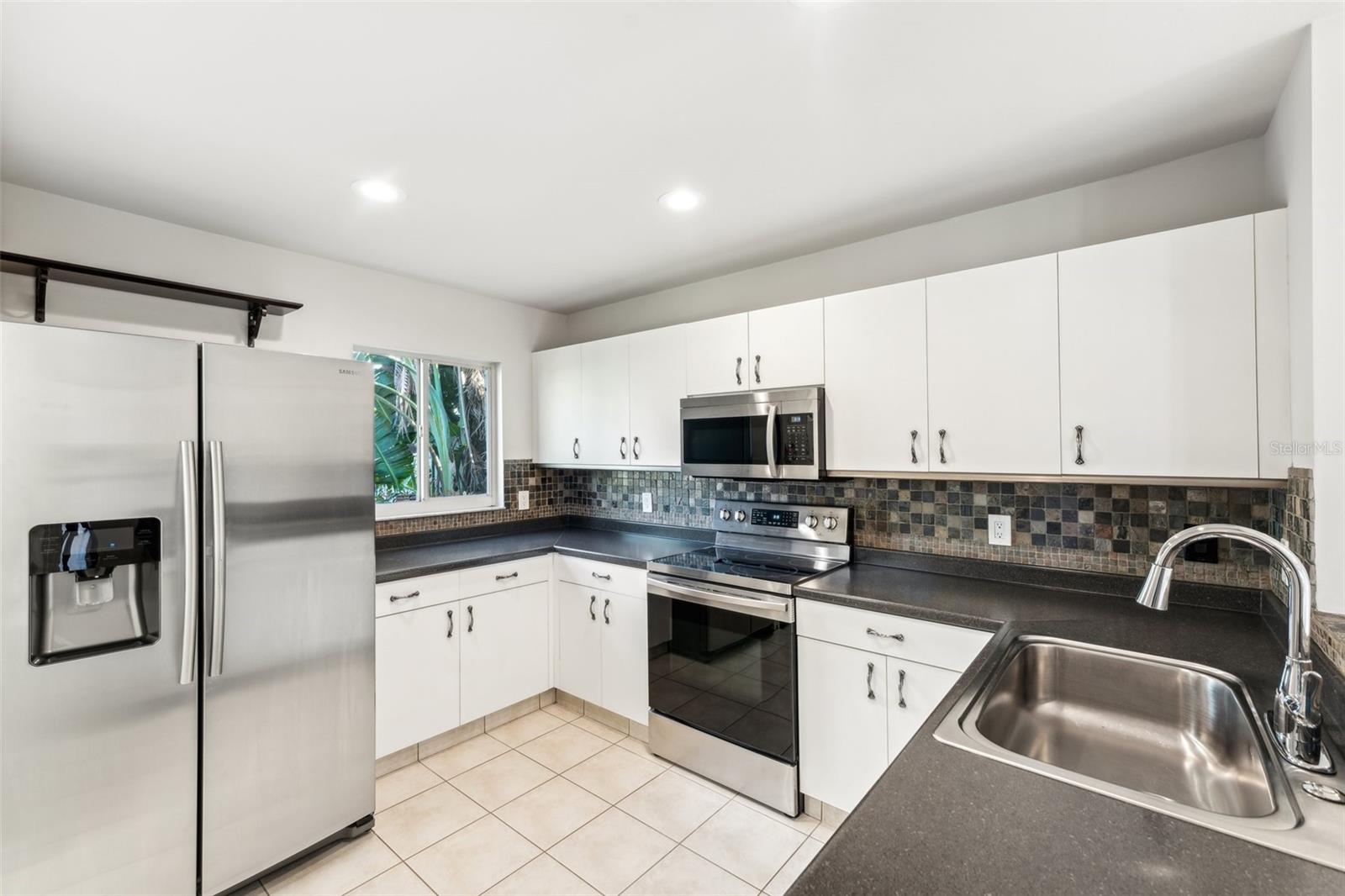 Image 6 of 27 For 926 37th Street