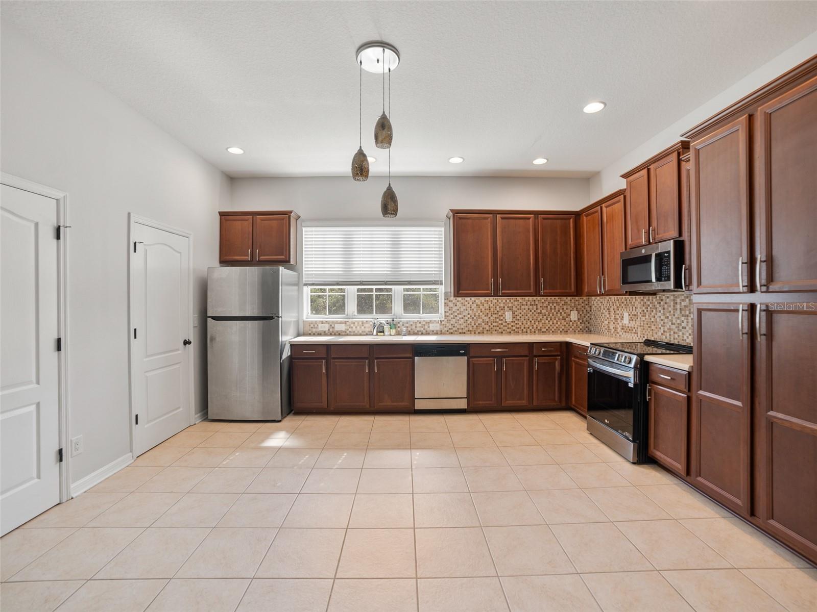 Image 7 of 22 For 956 Sombra Street