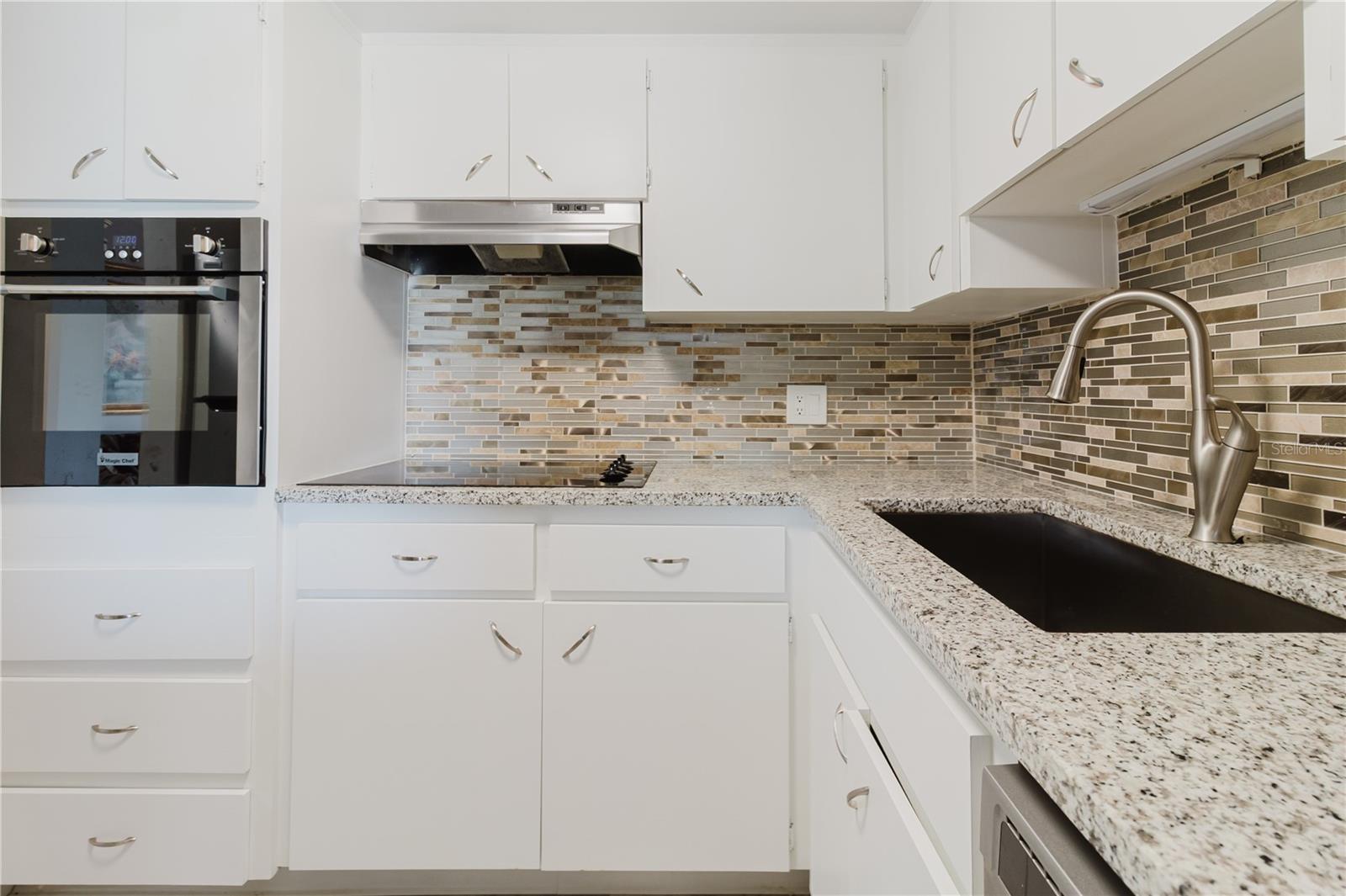 Image 11 of 50 For 2457 Ecuadorian Way 63