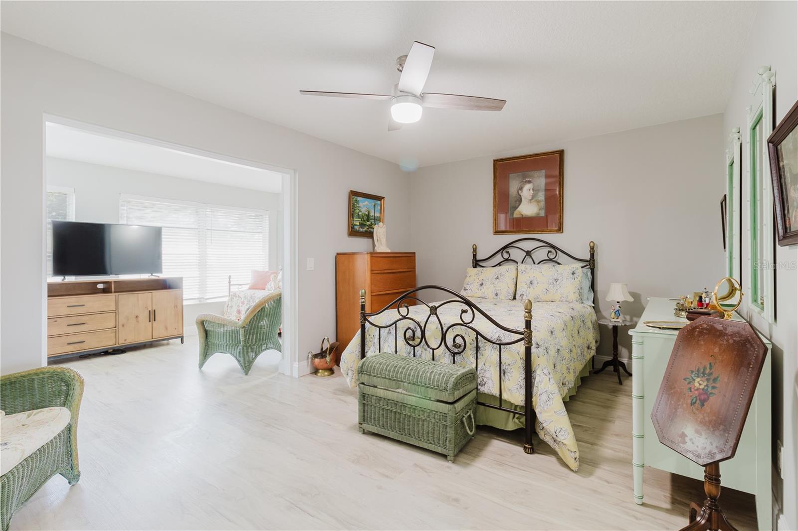 Image 17 of 50 For 2457 Ecuadorian Way 63